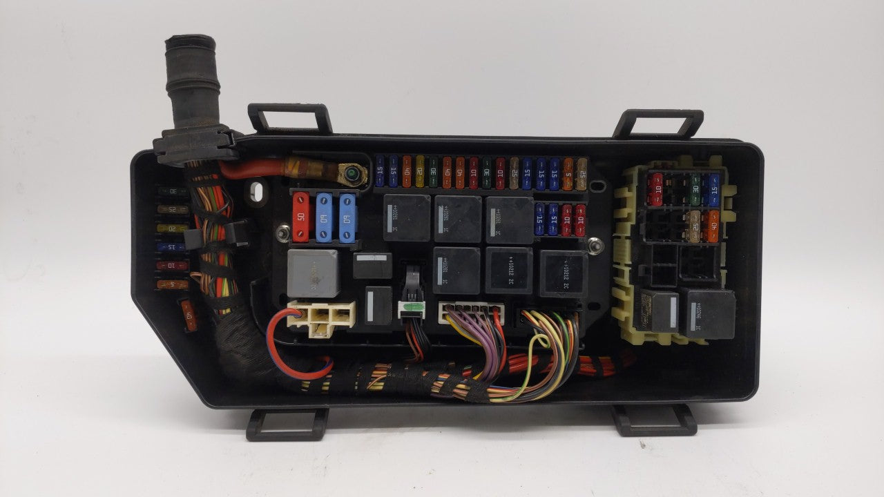 2010-2012 Land Rover Range Rover Fusebox Fuse Box Panel Relay Module Fits 2010 2011 2012 OEM Used Auto Parts - Oemusedautoparts1.com