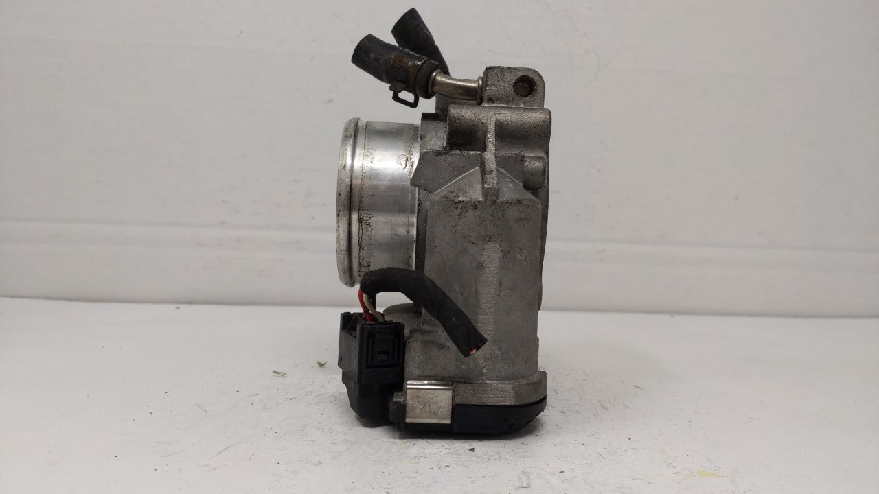 2011-2014 Hyundai Sonata Throttle Body P/N:35100-2G710 Fits 2011 2012 2013 2014 2015 2016 OEM Used Auto Parts - Oemusedautoparts1.com