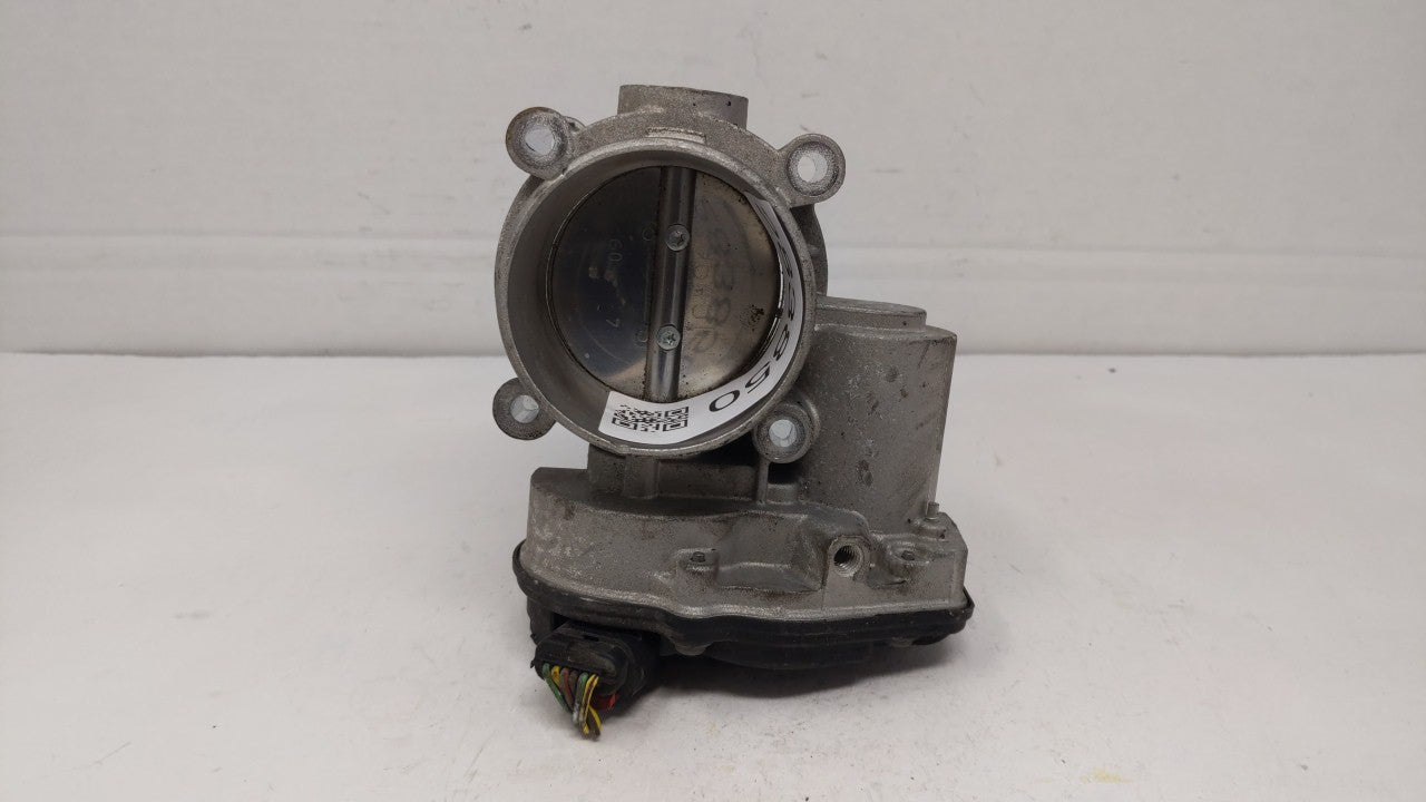 2010-2012 Ford Fusion Throttle Body P/N:9L8Z-A DS7Z-A Fits 2009 2010 2011 2012 OEM Used Auto Parts - Oemusedautoparts1.com