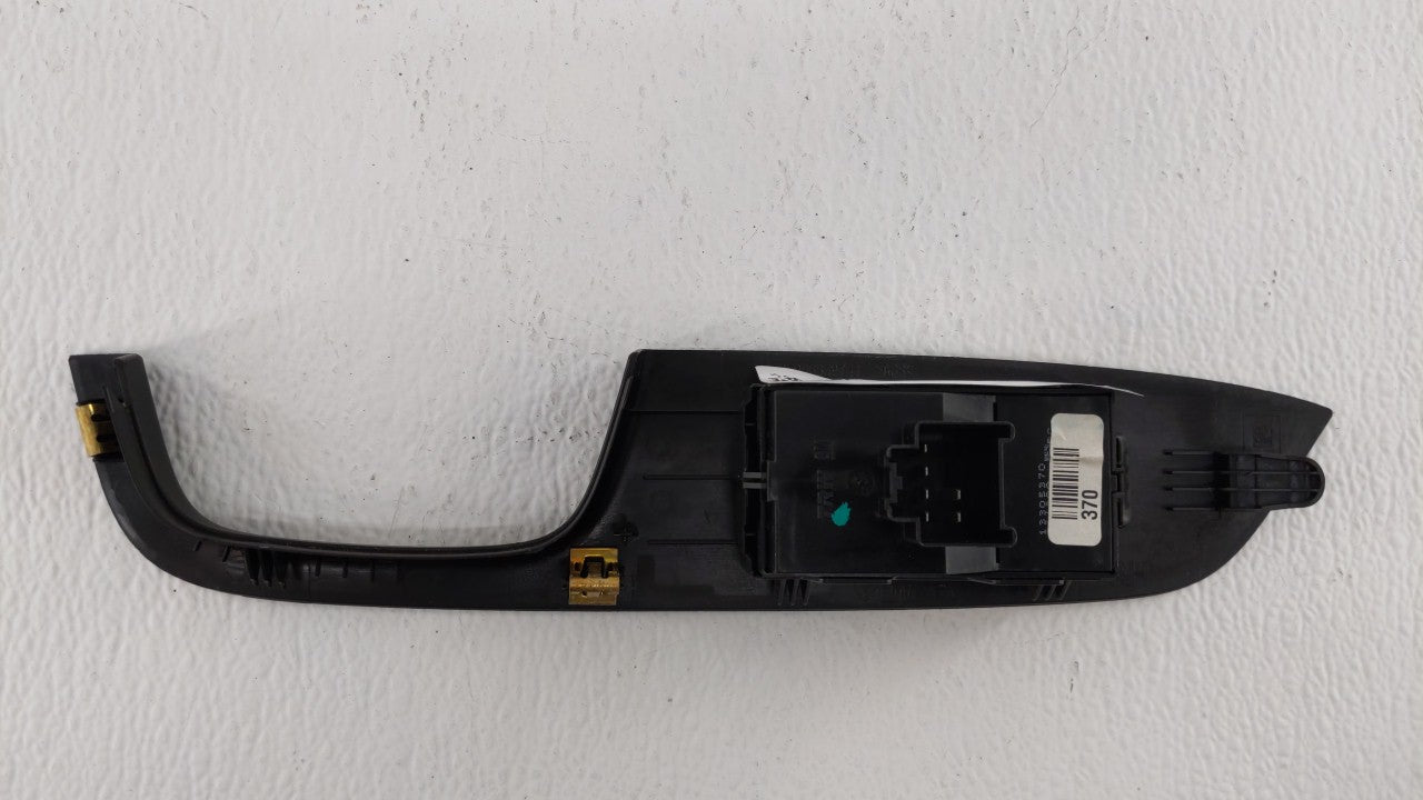 2013 Chevrolet Equinox Passeneger Right Power Window Switch 13305370 - Oemusedautoparts1.com