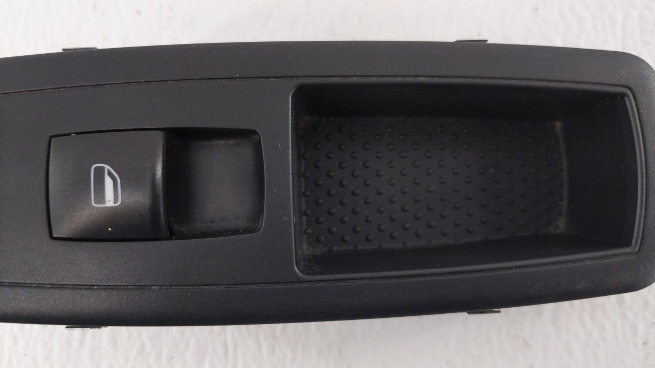 2010 Chrysler Town & Country Passeneger Right Power Window Switch - Oemusedautoparts1.com