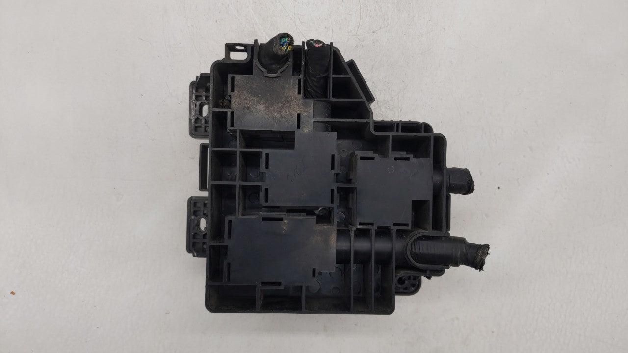 2010-2012 Hyundai Santa Fe Fusebox Fuse Box Panel Relay Module P/N:91115-2B050 91950-2B710 Fits 2010 2011 2012 OEM Used Auto Parts - Oemusedautoparts1.com