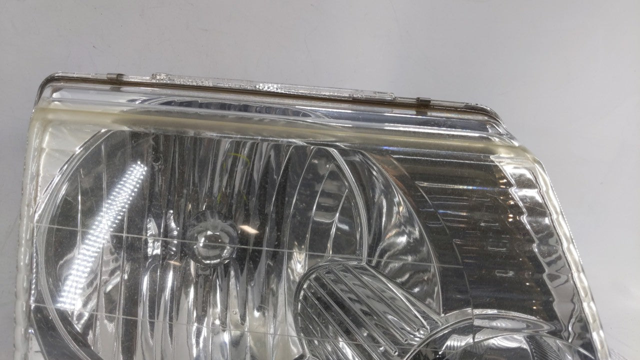 2002-2005 Ford Explorer Passenger Right Oem Head Light Headlight Lamp - Oemusedautoparts1.com