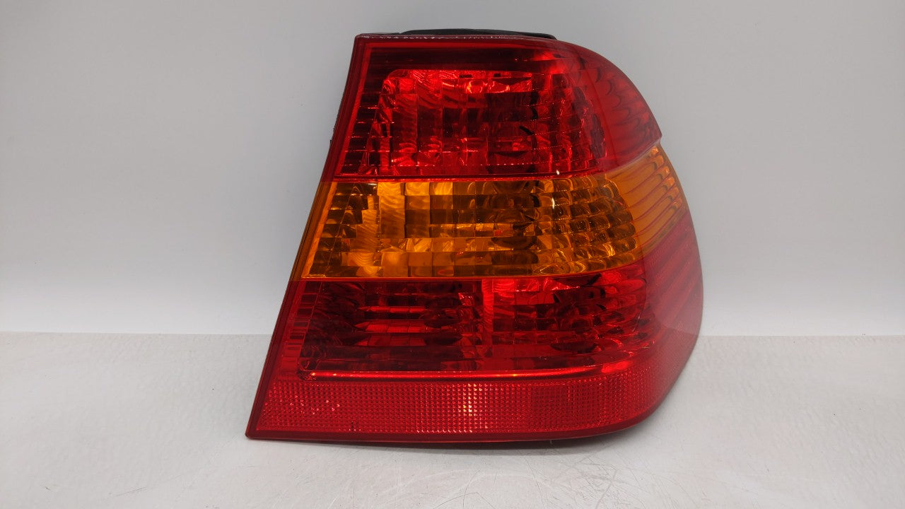 2002-2005 Bmw 325i Tail Light Assembly Passenger Right OEM P/N:6 907 934 6 946 534 Fits 2002 2003 2004 2005 OEM Used Auto Parts - Oemusedautoparts1.com
