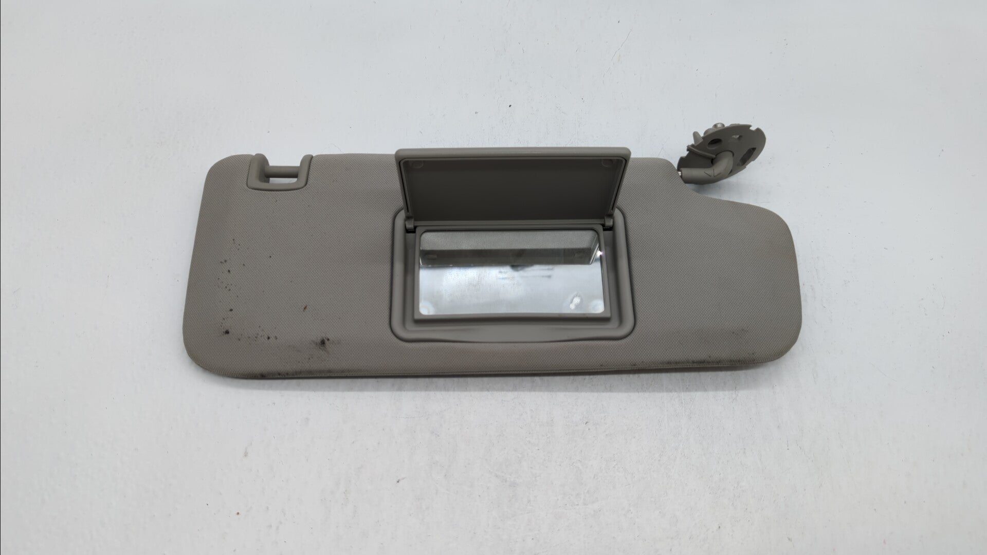 2004-2012 Chevrolet Malibu Sun Visor Shade Replacement Passenger Right Mirror Fits 2004 2005 2008 2009 2010 2011 2012 OEM Used Auto Parts - Oemusedautoparts1.com