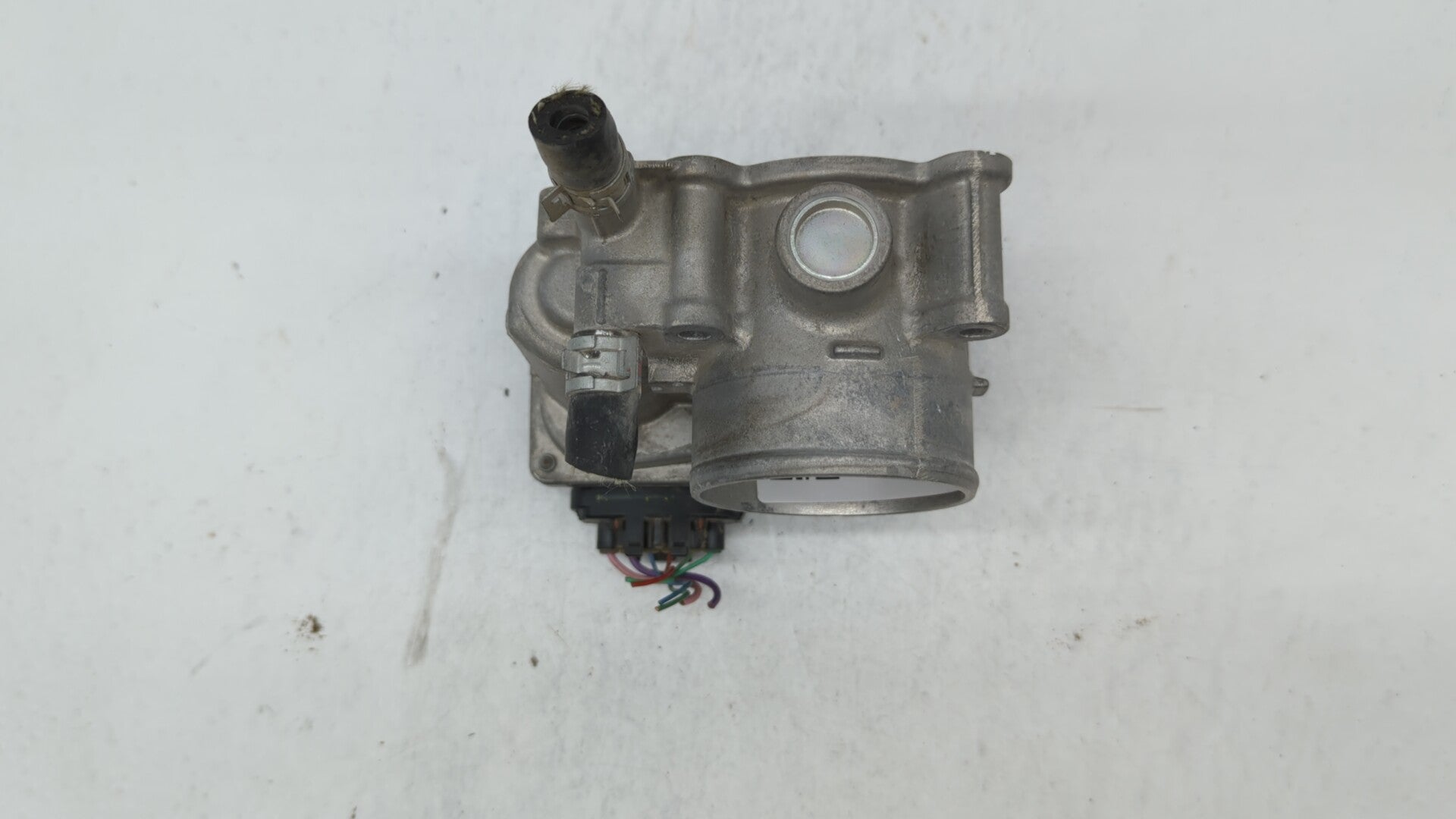 2011-2018 Toyota Corolla Throttle Body P/N:22030-0T080 Fits 2011 2012 2013 2014 2015 2016 2017 2018 OEM Used Auto Parts - Oemusedautoparts1.com