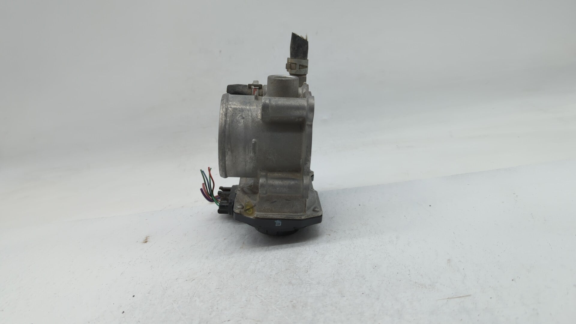 2011-2018 Toyota Corolla Throttle Body P/N:22030-0T080 Fits 2011 2012 2013 2014 2015 2016 2017 2018 OEM Used Auto Parts - Oemusedautoparts1.com