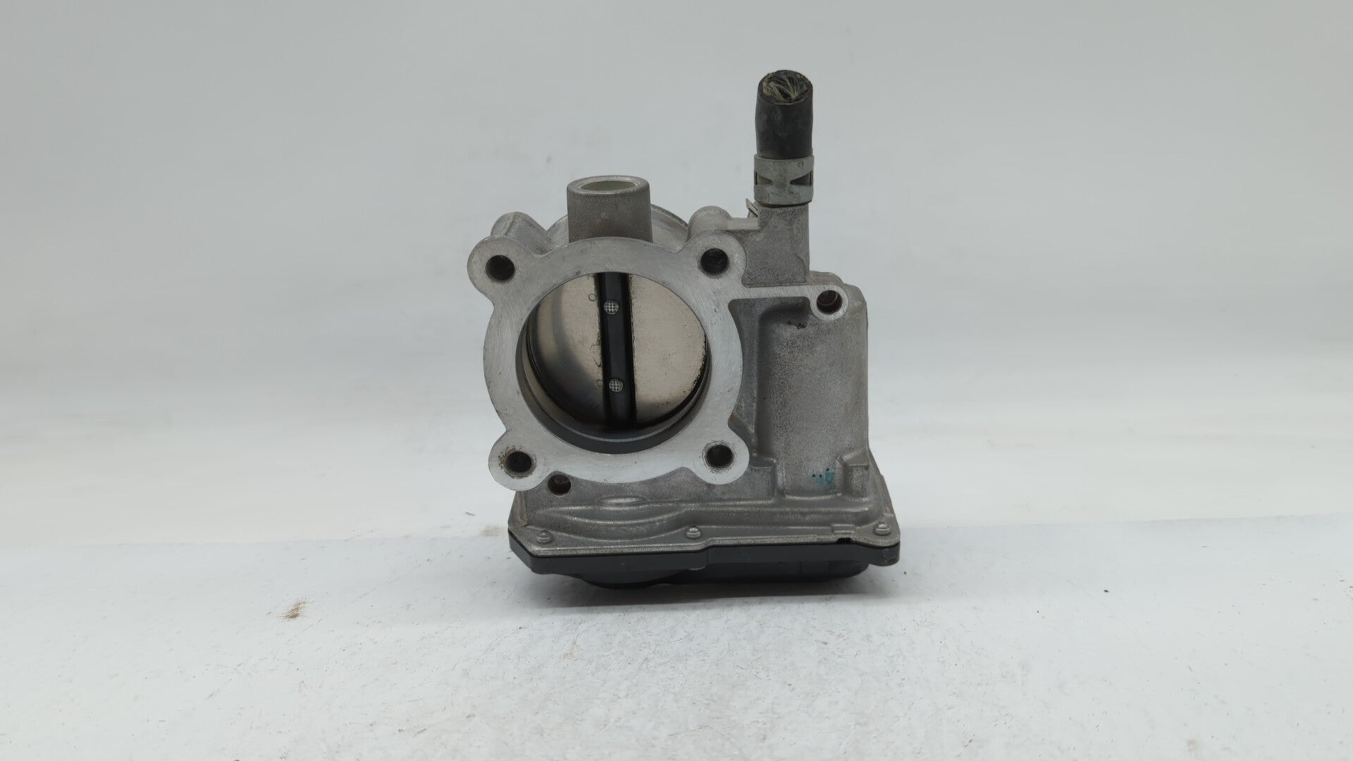 2011-2018 Toyota Corolla Throttle Body P/N:22030-0T080 Fits 2011 2012 2013 2014 2015 2016 2017 2018 OEM Used Auto Parts - Oemusedautoparts1.com