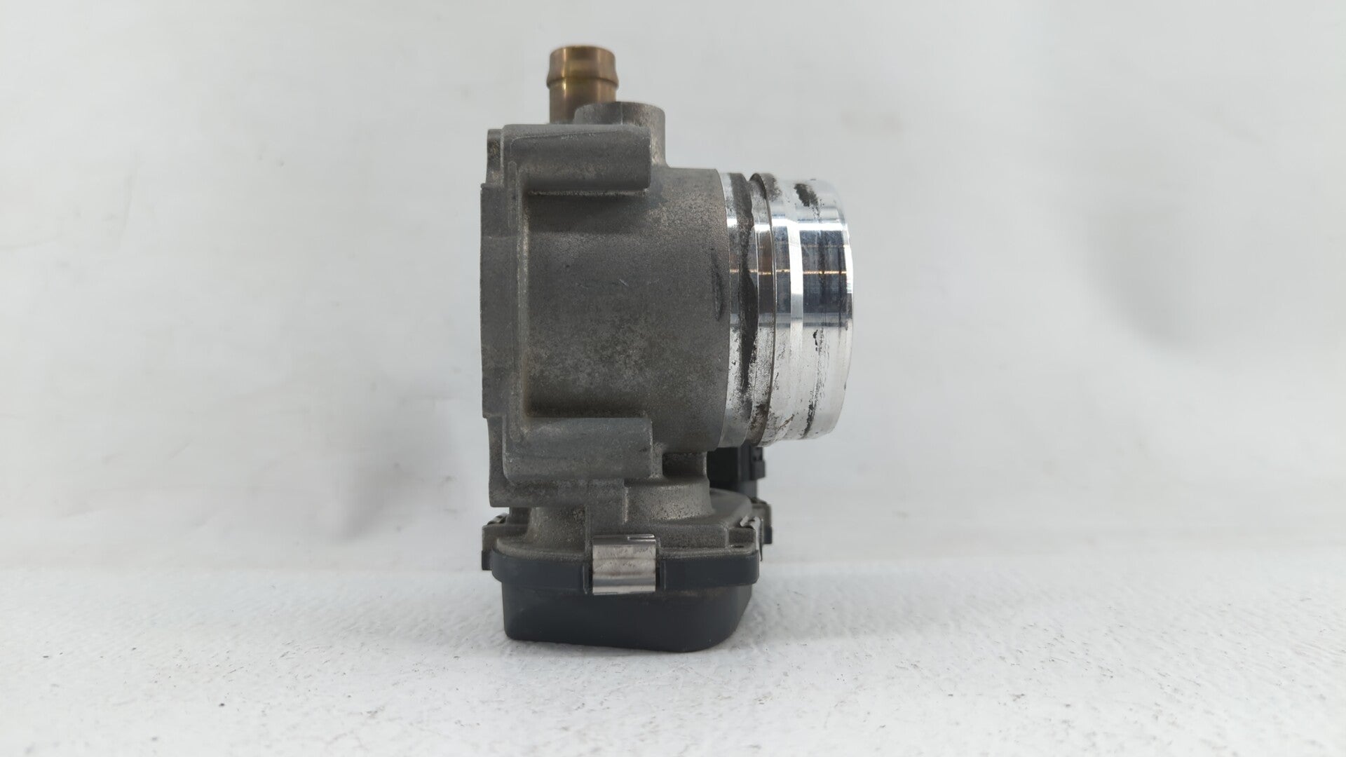 2012-2018 Bmw 320i Throttle Body P/N:A2C53355204 1354 7588625 Fits 2012 2013 2014 2015 2016 2017 2018 OEM Used Auto Parts - Oemusedautoparts1.com