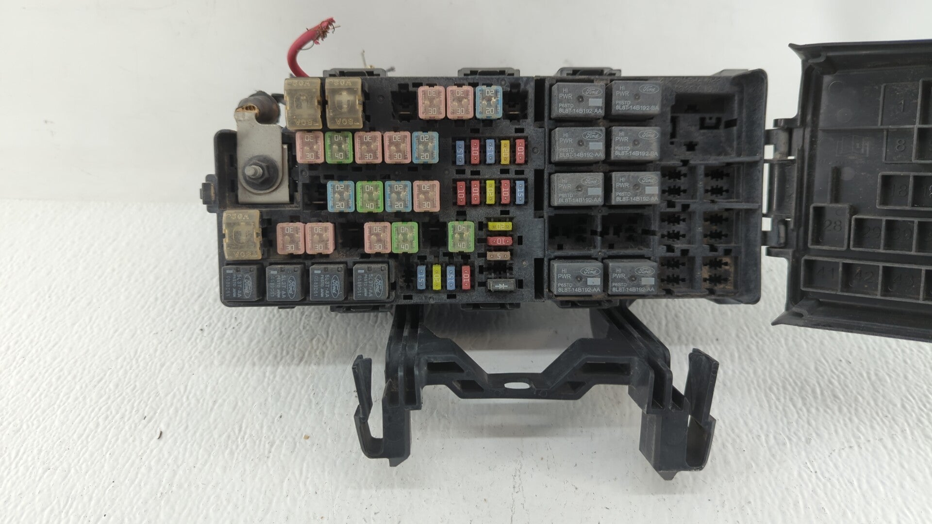 2009-2012 Lincoln Mks Fusebox Fuse Box Panel Relay Module P/N:8G1T-14A003-A0 Fits 2009 2010 2011 2012 OEM Used Auto Parts - Oemusedautoparts1.com