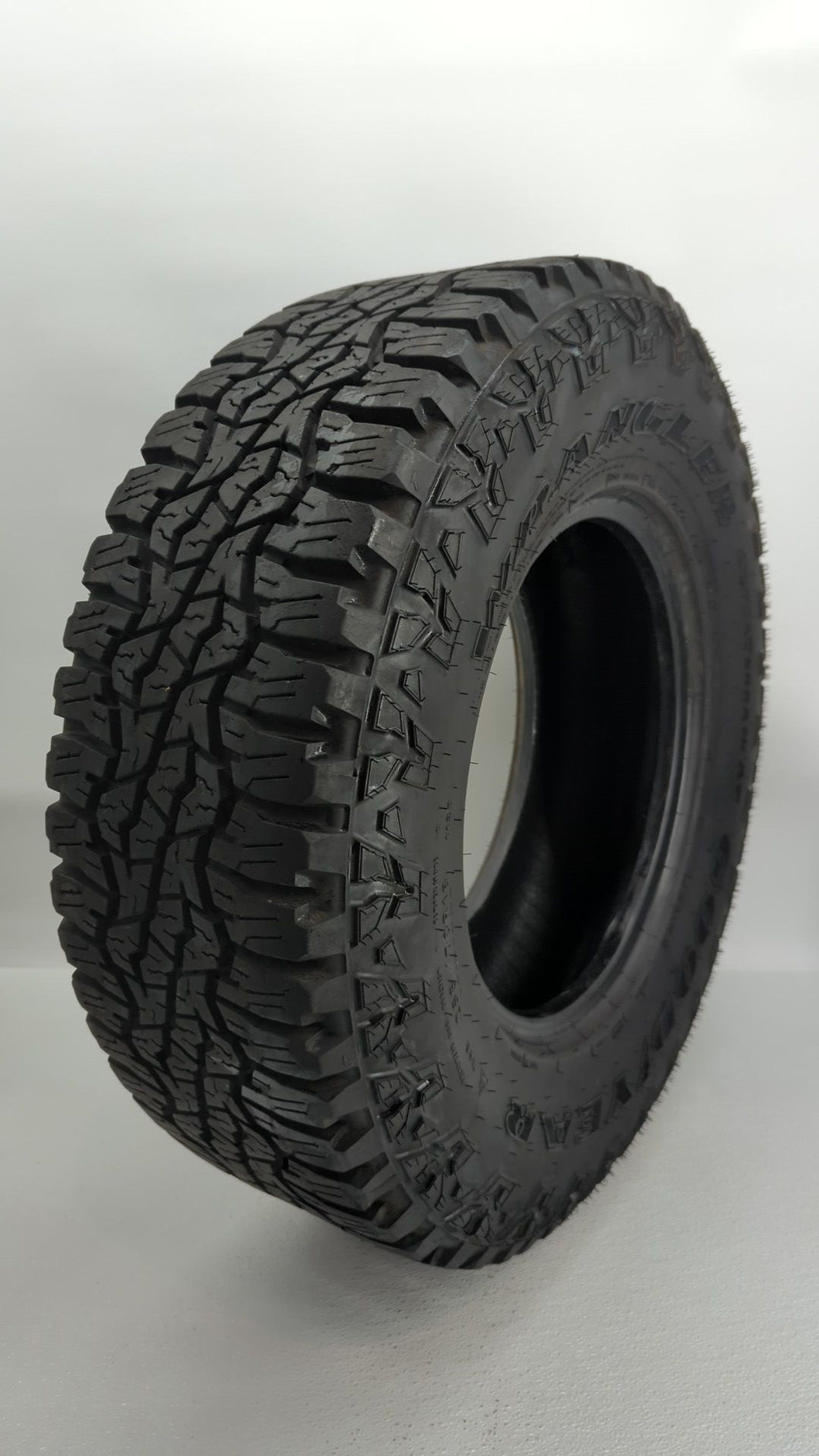 Used Tire 265/70R16 GOODYEAR WRANGLER ULTRATERRAIN AT 112S All Terrain -  /32 