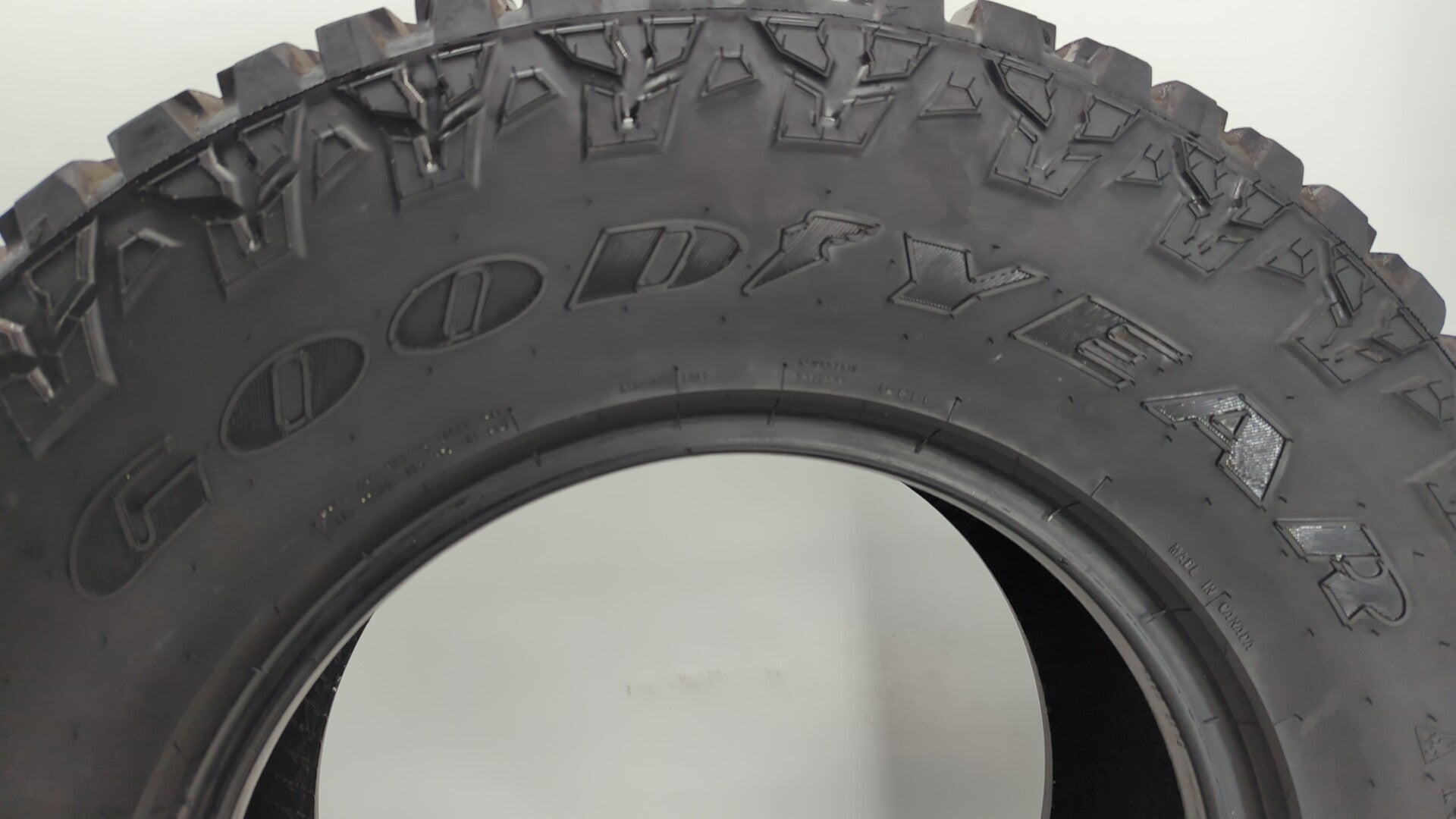 Used Tire 265/70R16 GOODYEAR WRANGLER ULTRATERRAIN AT 112S All Terrain -  /32 