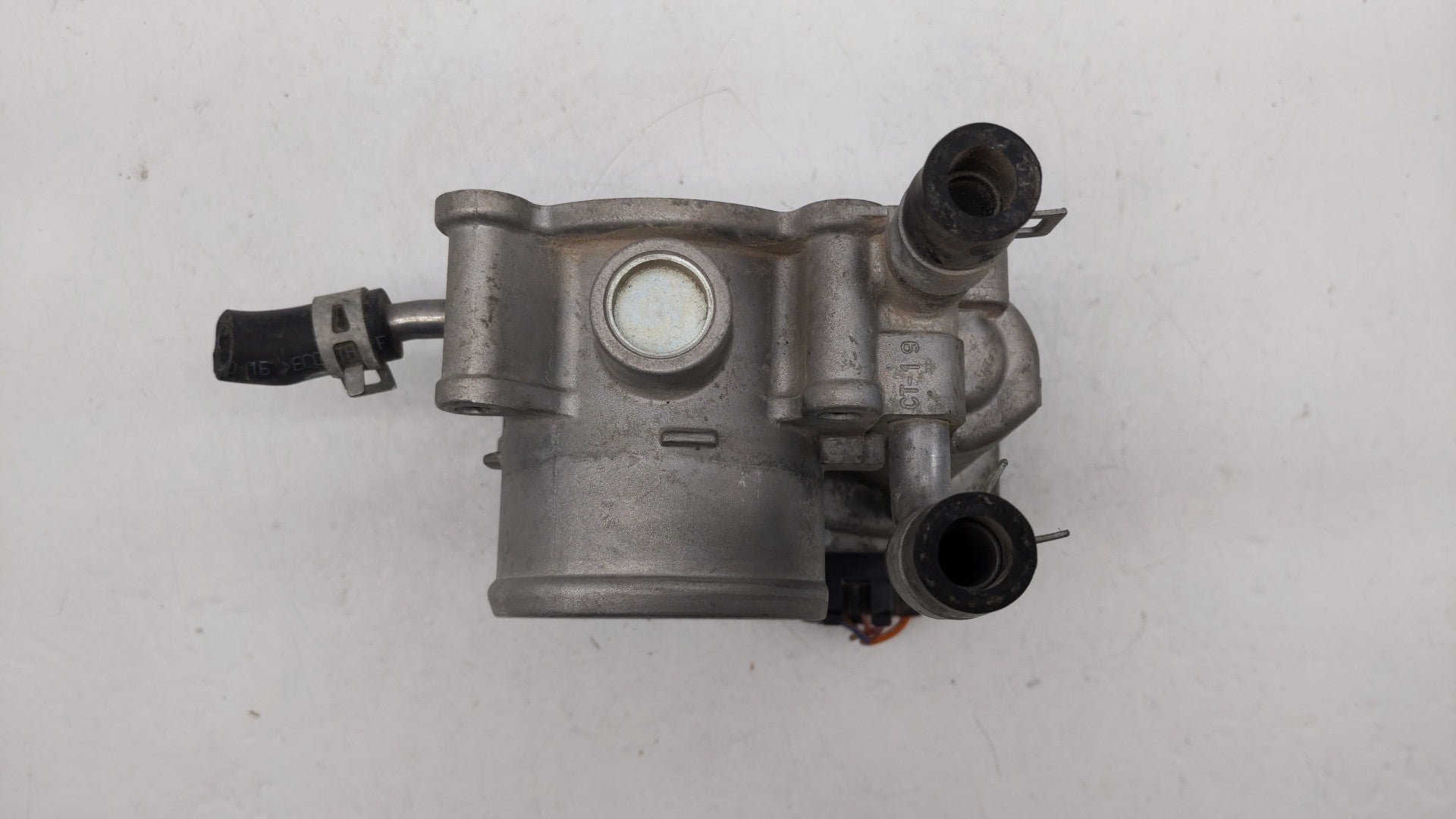 2012-2019 Kia Soul Throttle Body P/N:35100-2B310 5302-1S02 Fits 2012 2013 2014 2015 2016 2017 2018 2019 OEM Used Auto Parts - Oemusedautoparts1.com