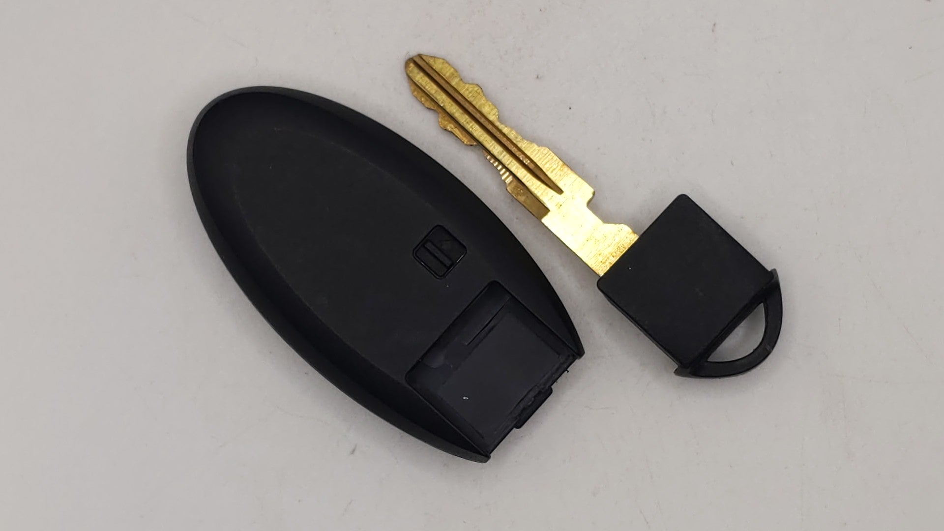 Nissan Leaf Keyless Entry Remote Fob CWTWB1G0168 4 buttons - Oemusedautoparts1.com