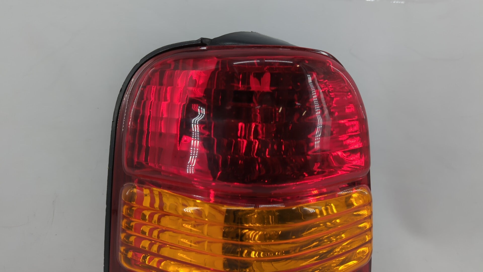 2001-2007 Ford Escape Tail Light Assembly Driver Left OEM P/N:4L84-13B505-D Fits 2001 2002 2003 2004 2005 2006 2007 OEM Used Auto Parts - Oemusedautoparts1.com