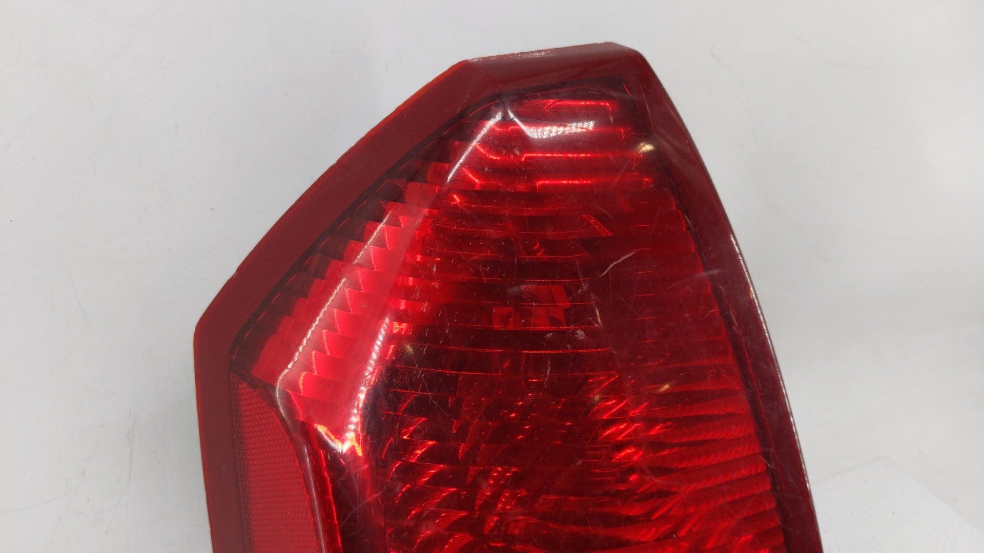 2005-2007 Chrysler 300 Tail Light Assembly Driver Left OEM P/N:04805853AB 58622-E Fits 2005 2006 2007 OEM Used Auto Parts - Oemusedautoparts1.com