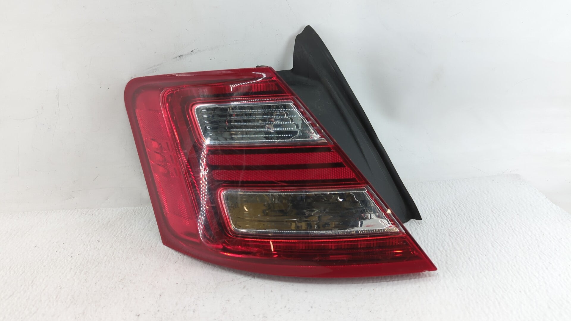 2008 Ford Escape Tail Light Assembly Driver Left OEM P/N:8L84-13B505-A 330-1938L-UF Fits 2009 2010 2011 2012 OEM Used Auto Parts - Oemusedautoparts1.com