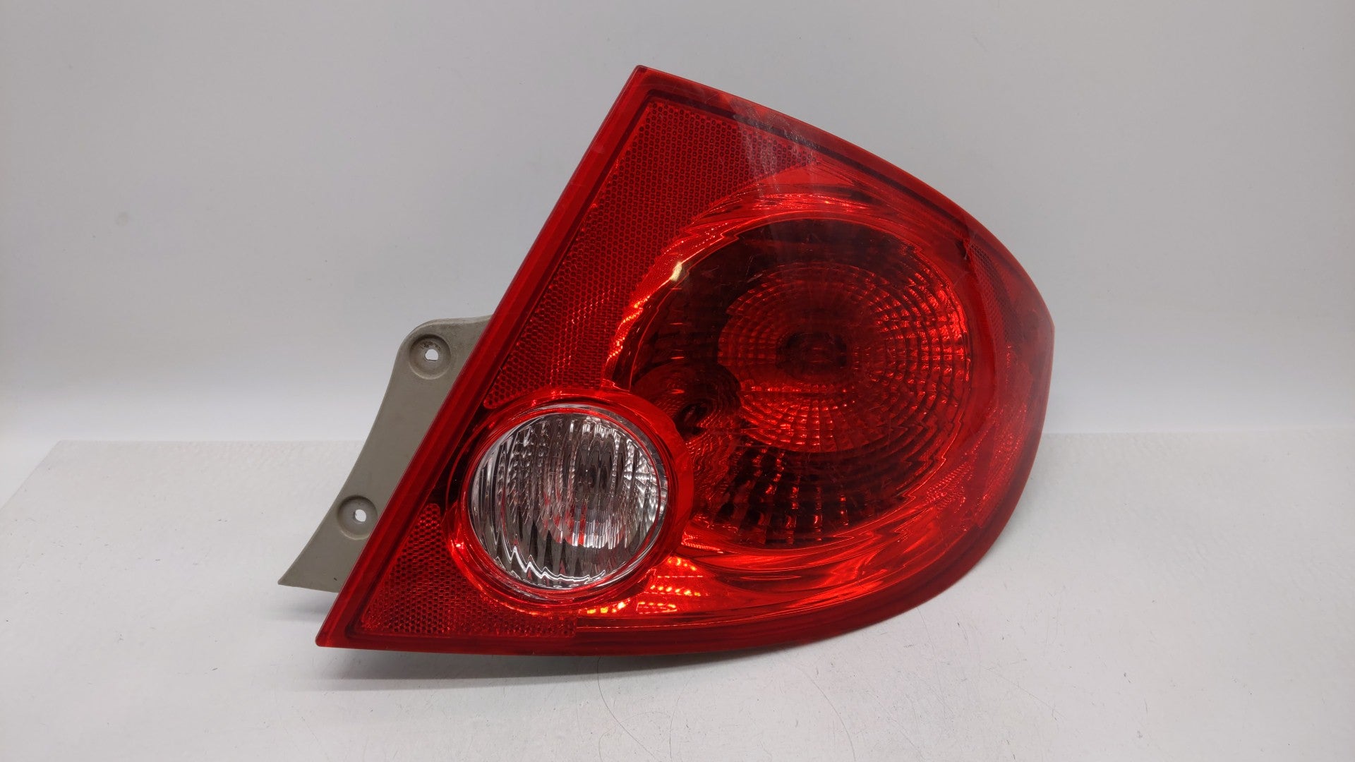 2008 Chevrolet Cobalt Tail Light Assembly Passenger Right OEM P/N:16532408 20868642 Fits 2005 2006 2007 2009 2010 OEM Used Auto Parts - Oemusedautoparts1.com