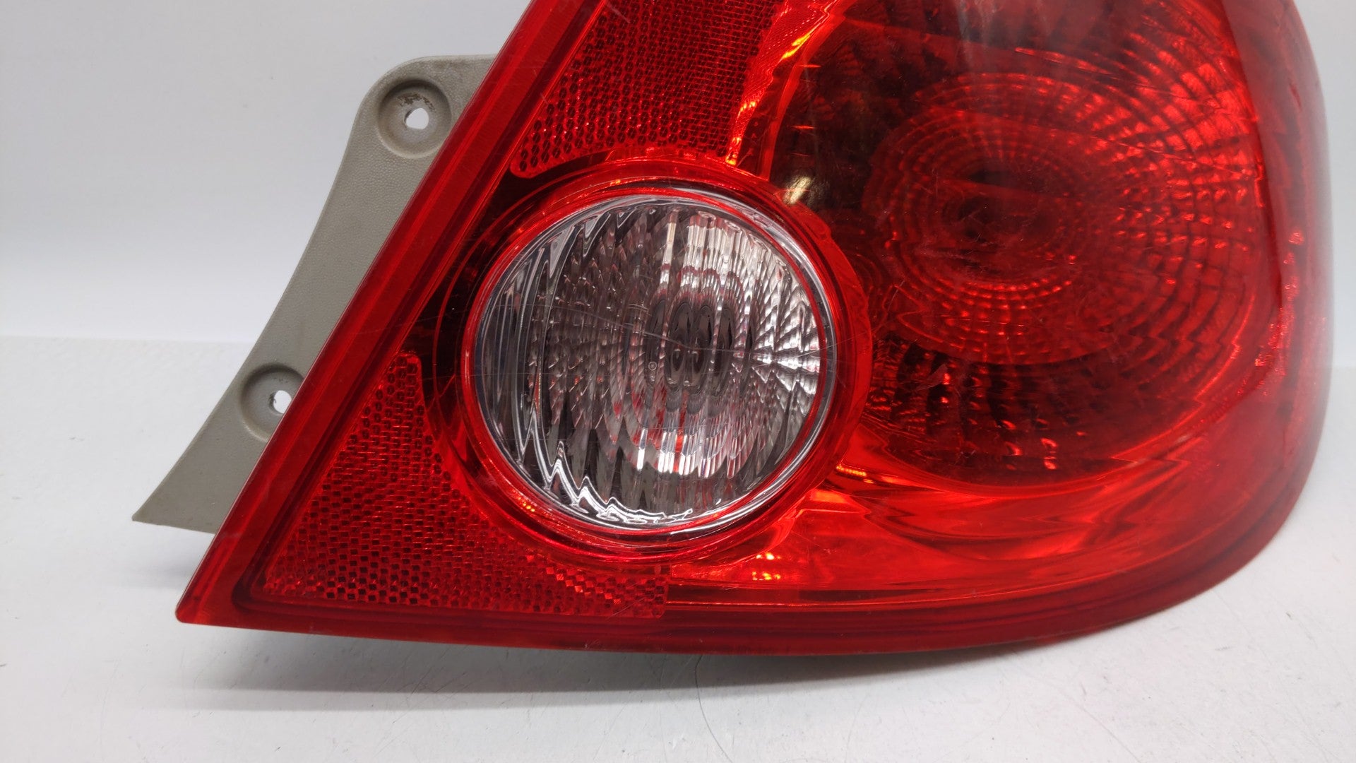 2008 Chevrolet Cobalt Tail Light Assembly Passenger Right OEM P/N:16532408 20868642 Fits 2005 2006 2007 2009 2010 OEM Used Auto Parts - Oemusedautoparts1.com