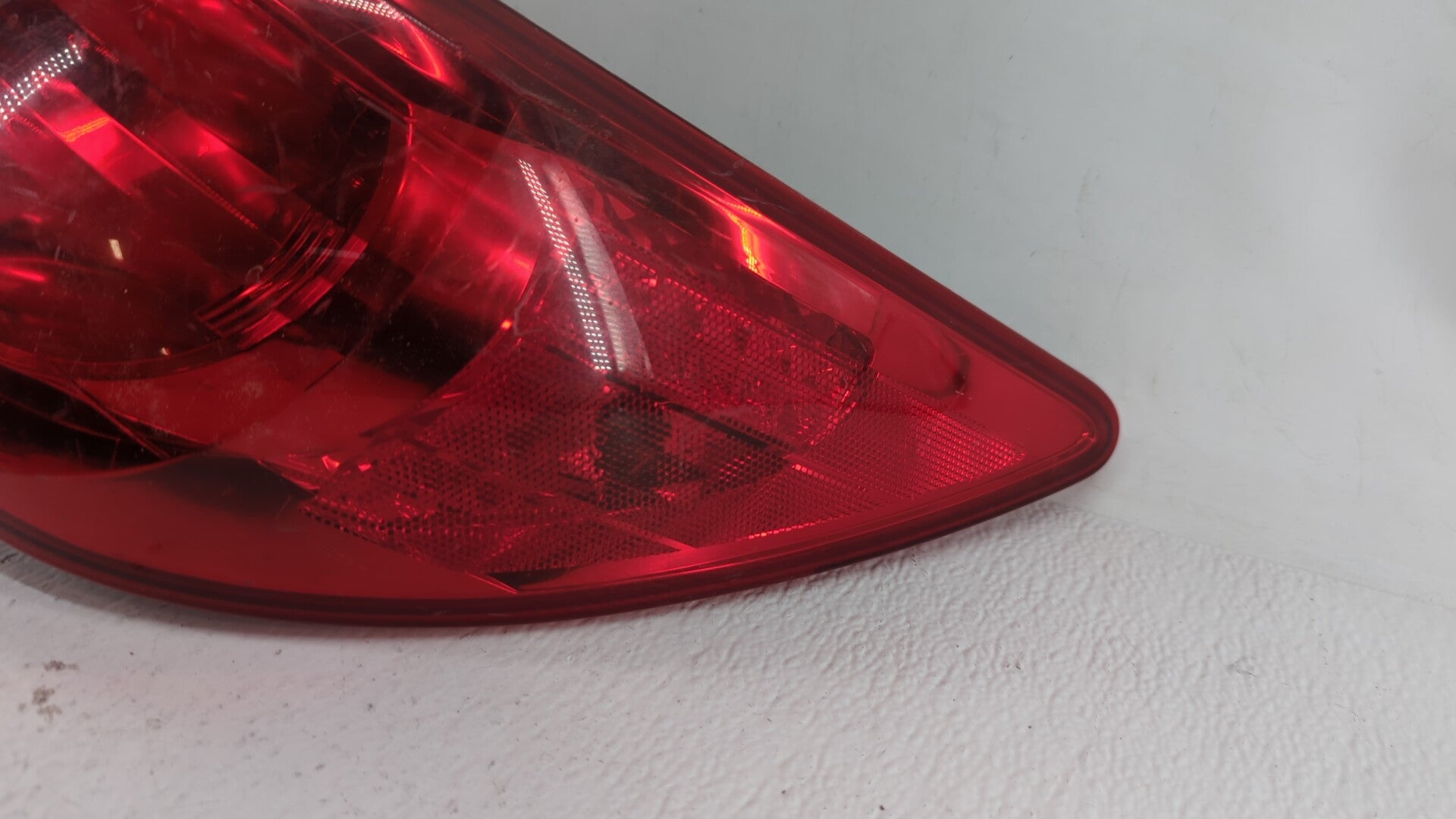 2009-2012 Chevrolet Traverse Tail Light Assembly Passenger Right OEM Fits 2009 2010 2011 2012 OEM Used Auto Parts - Oemusedautoparts1.com