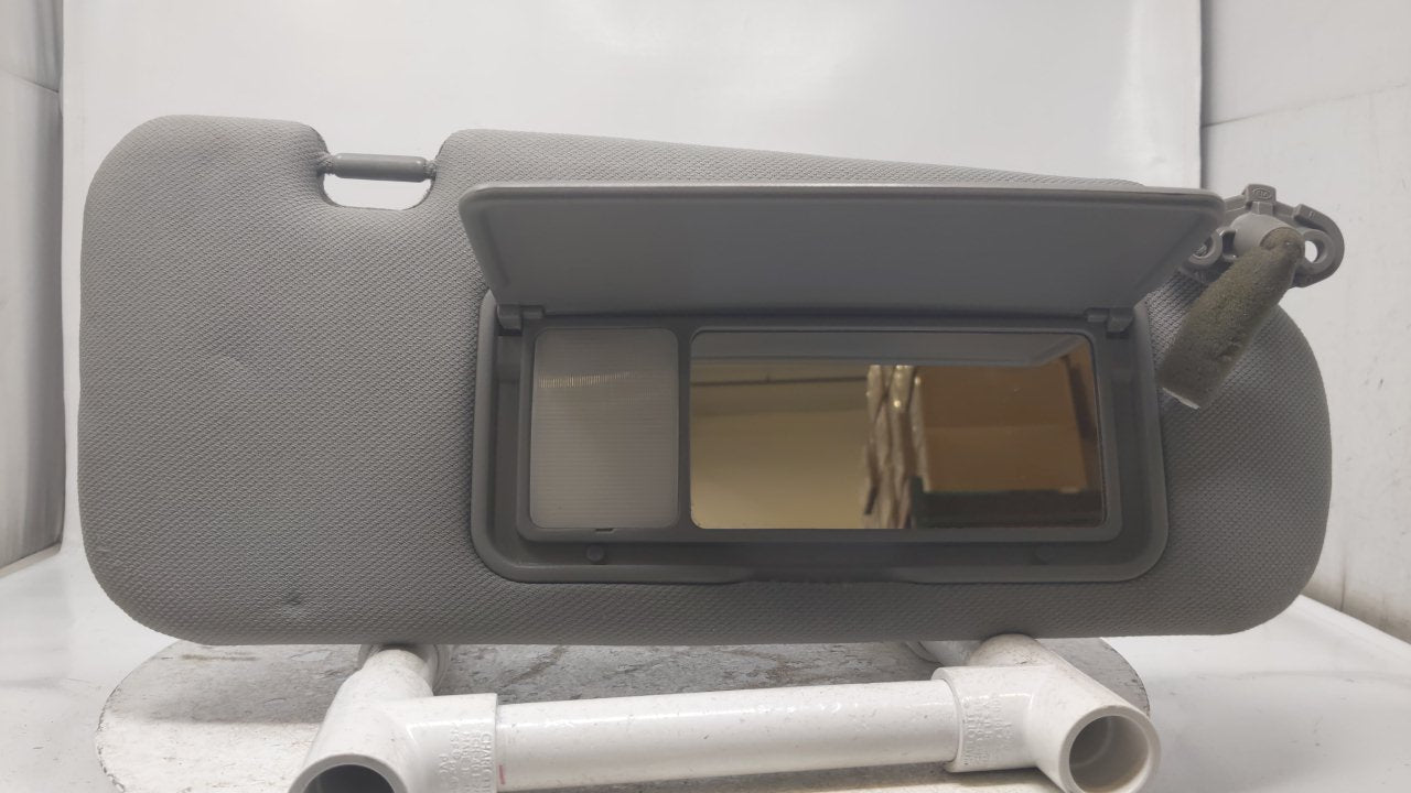 2003 Kia Sorento Sun Visor Shade Replacement Passenger Right Mirror Fits OEM Used Auto Parts - Oemusedautoparts1.com