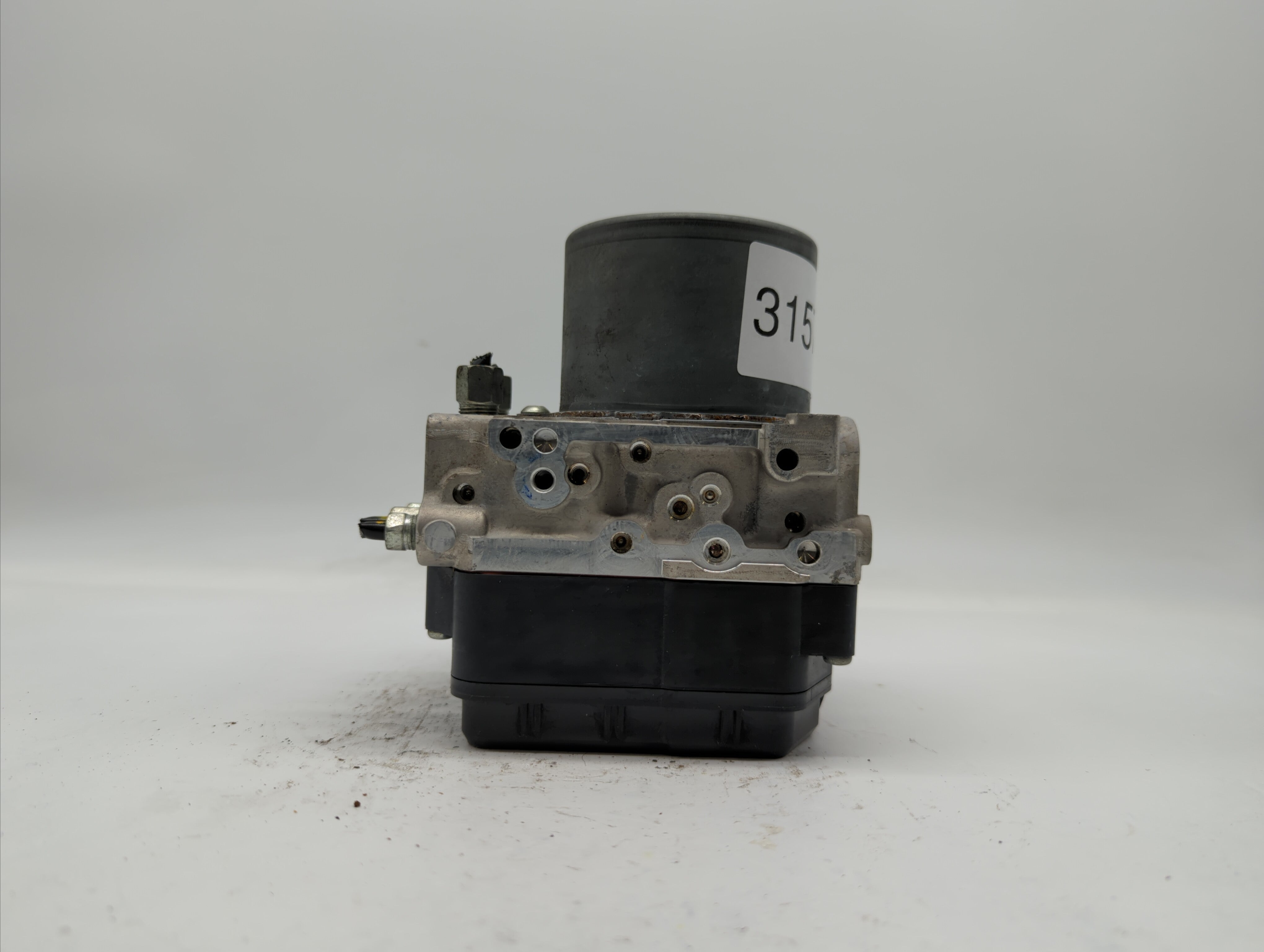 2016-2017 Infiniti Q50 ABS Pump Control Module Replacement P/N:47660 4GH0A Fits 2016 2017 OEM Used Auto Parts - Oemusedautoparts1.com 