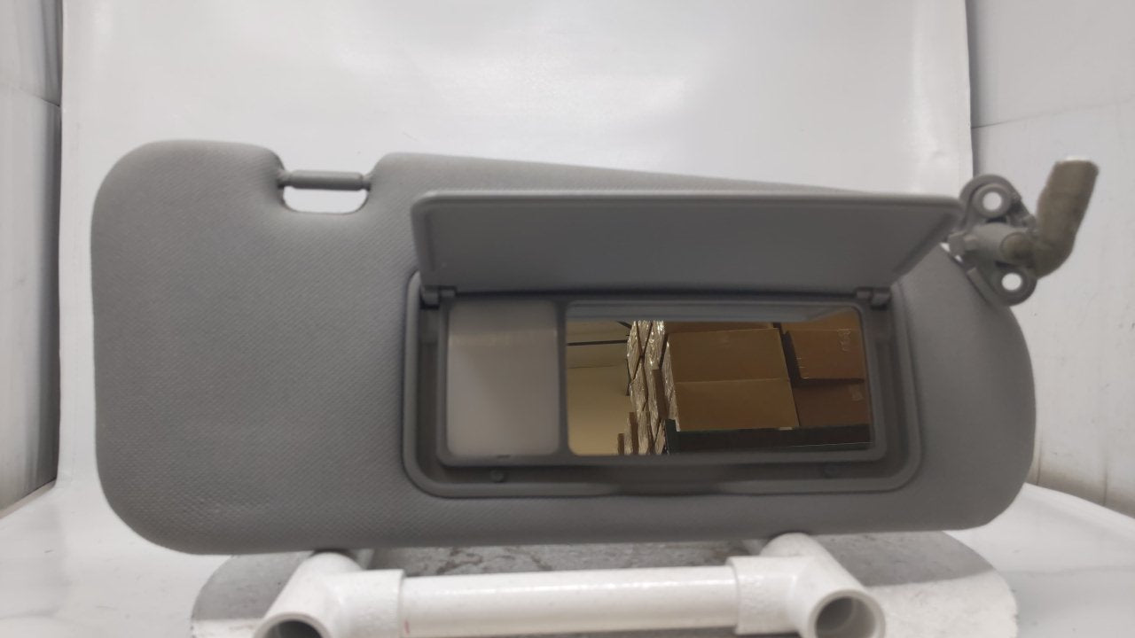 2003 Kia Sorento Sun Visor Shade Replacement Passenger Right Mirror Fits OEM Used Auto Parts - Oemusedautoparts1.com