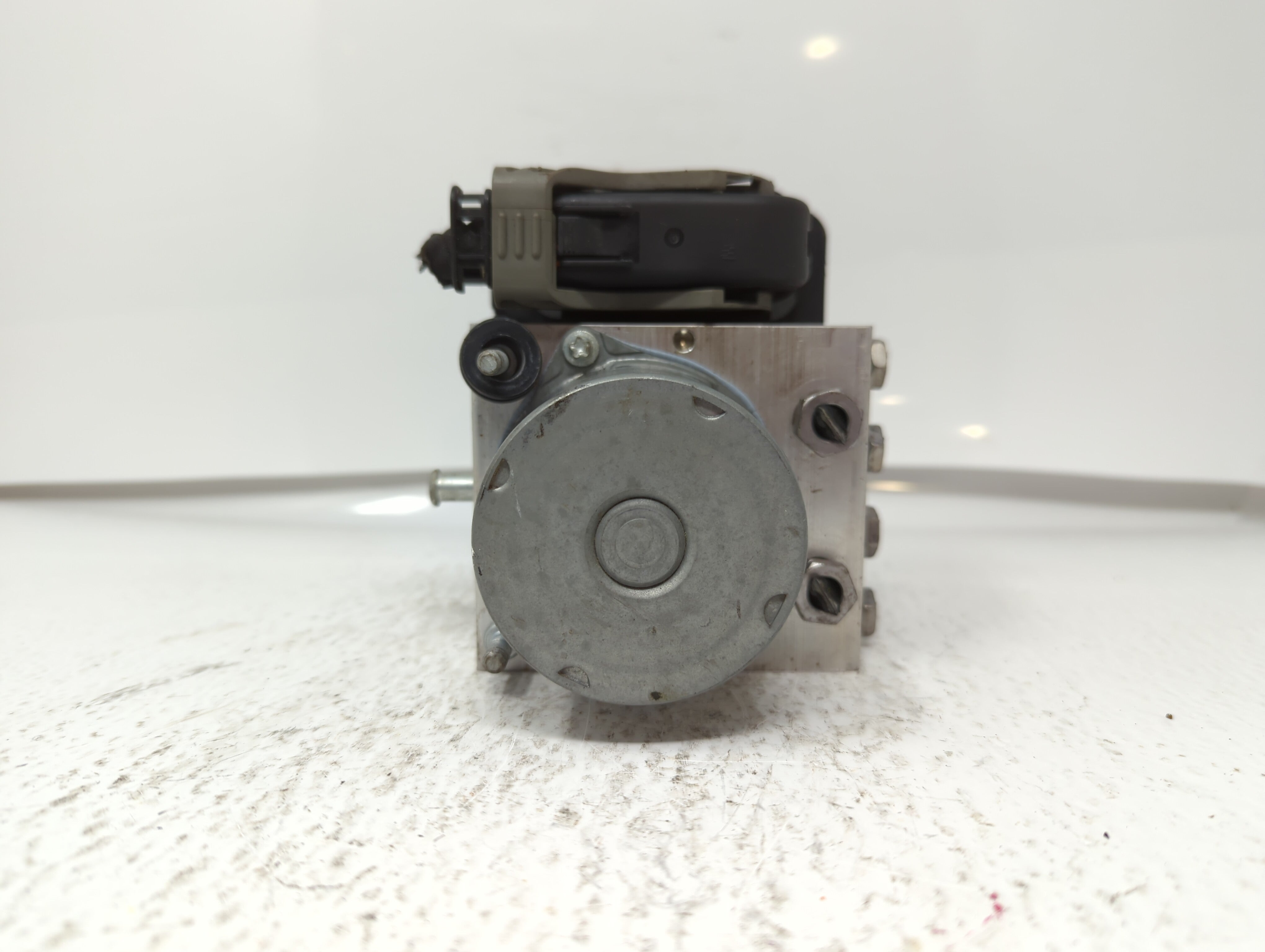 2014-2018 Ford Taurus ABS Pump Control Module Replacement P/N:DG13-2C405-BA Fits 2014 2015 2016 2017 2018 OEM Used Auto Parts - Oemusedautoparts1.com