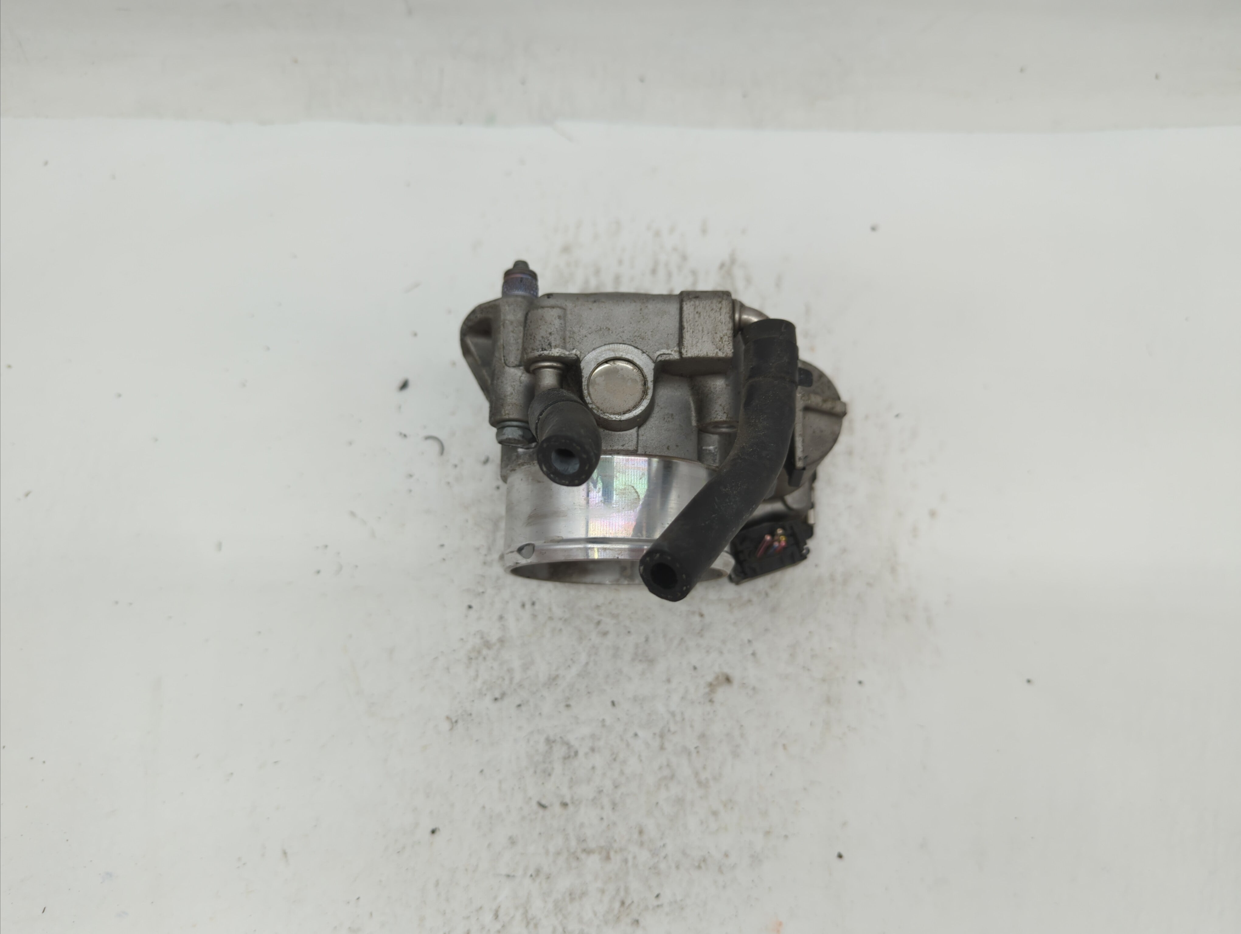 2011-2014 Hyundai Sonata Throttle Body P/N:35100-2G700 Fits 2011 2012 2013 2014 2015 2016 OEM Used Auto Parts - Oemusedautoparts1.com
