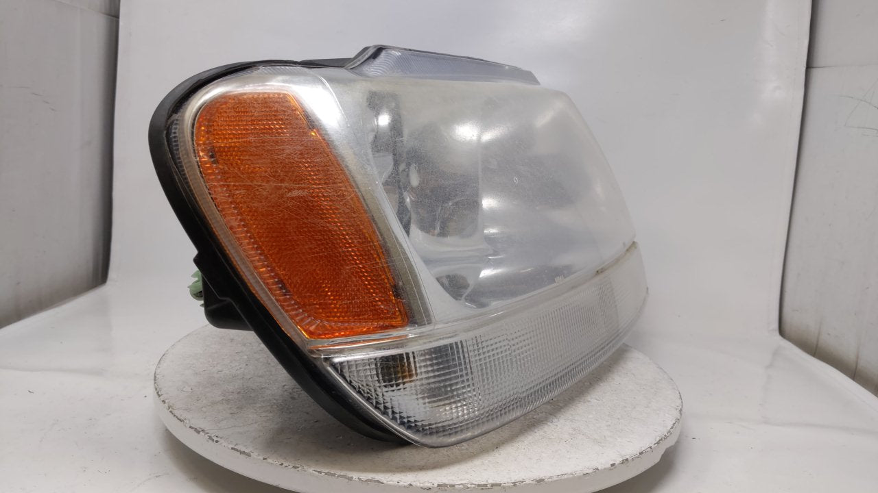 2003 Jeep Grand Cherokee Passenger Right Oem Head Light Lamp  R10s33b1 - Oemusedautoparts1.com