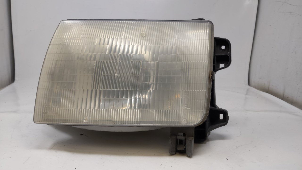 1998-2001 Nissan Xterra Passenger Right Oem Head Light Lamp  R8s40b25 - Oemusedautoparts1.com