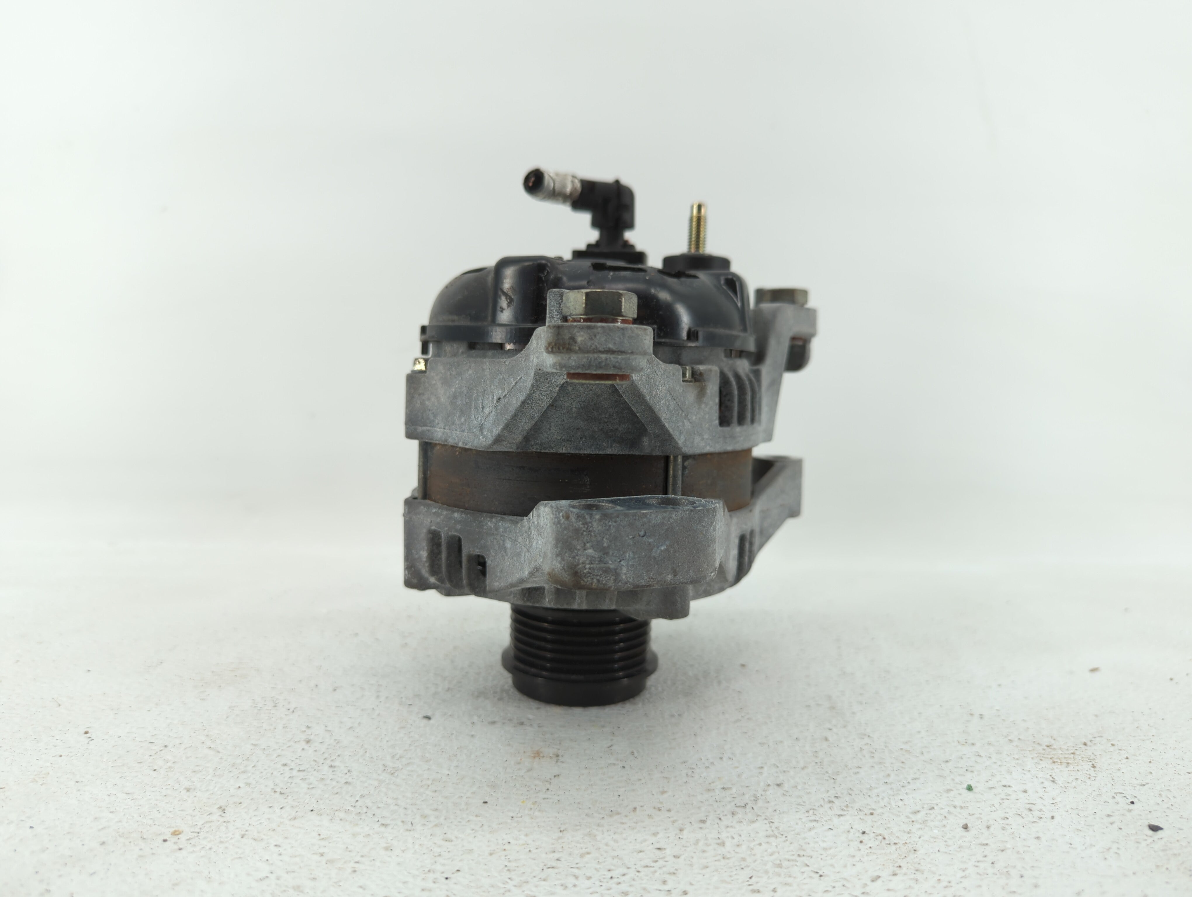 2017-2018 Cadillac Xt5 Alternator Replacement Generator Charging Assembly Engine OEM P/N:TN104211-8910 13507126 Fits OEM Used Auto Parts - Oemusedautoparts1.com