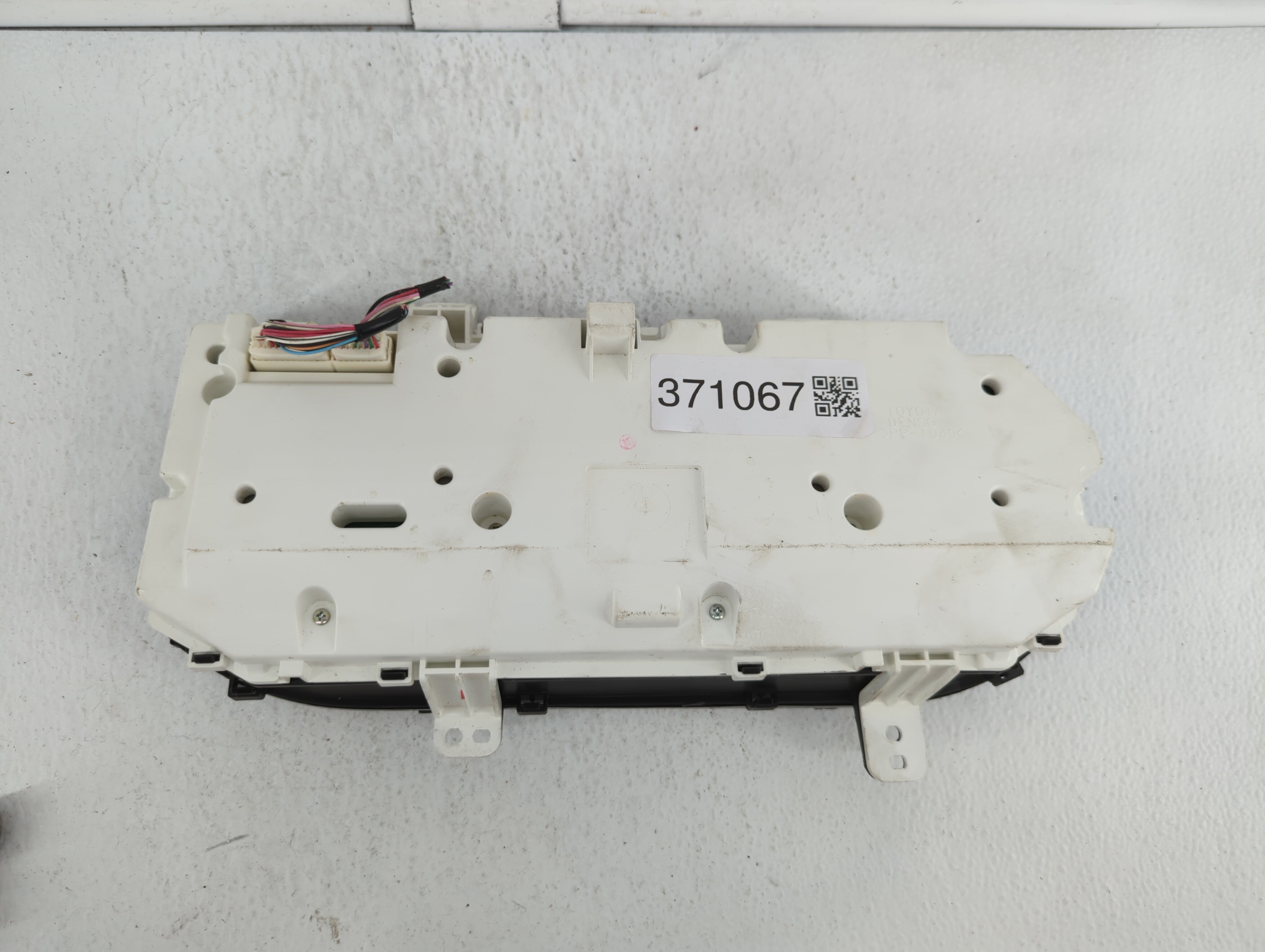 2006 Toyota Avalon Instrument Cluster Speedometer Gauges P/N:83800-07260-00 Fits 2005 OEM Used Auto Parts - Oemusedautoparts1.com