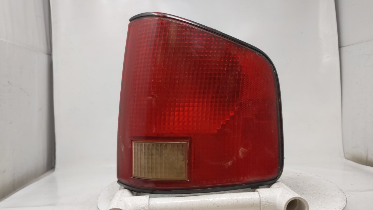 1995-2003 Chevrolet S10 Tail Light Assembly Passenger Right OEM Fits 1995 1996 1997 1998 1999 2000 2001 2002 2003 OEM Used Auto Parts - Oemusedautoparts1.com