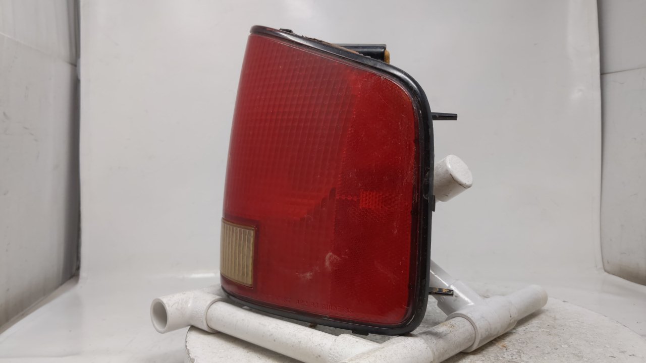 1995-2003 Chevrolet S10 Tail Light Assembly Passenger Right OEM Fits 1995 1996 1997 1998 1999 2000 2001 2002 2003 OEM Used Auto Parts - Oemusedautoparts1.com