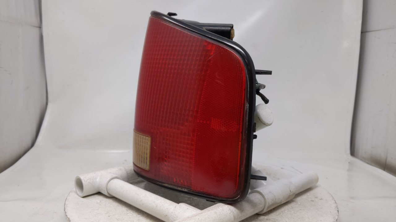 1995-2003 Chevrolet S10 Tail Light Assembly Passenger Right OEM Fits 1995 1996 1997 1998 1999 2000 2001 2002 2003 OEM Used Auto Parts - Oemusedautoparts1.com