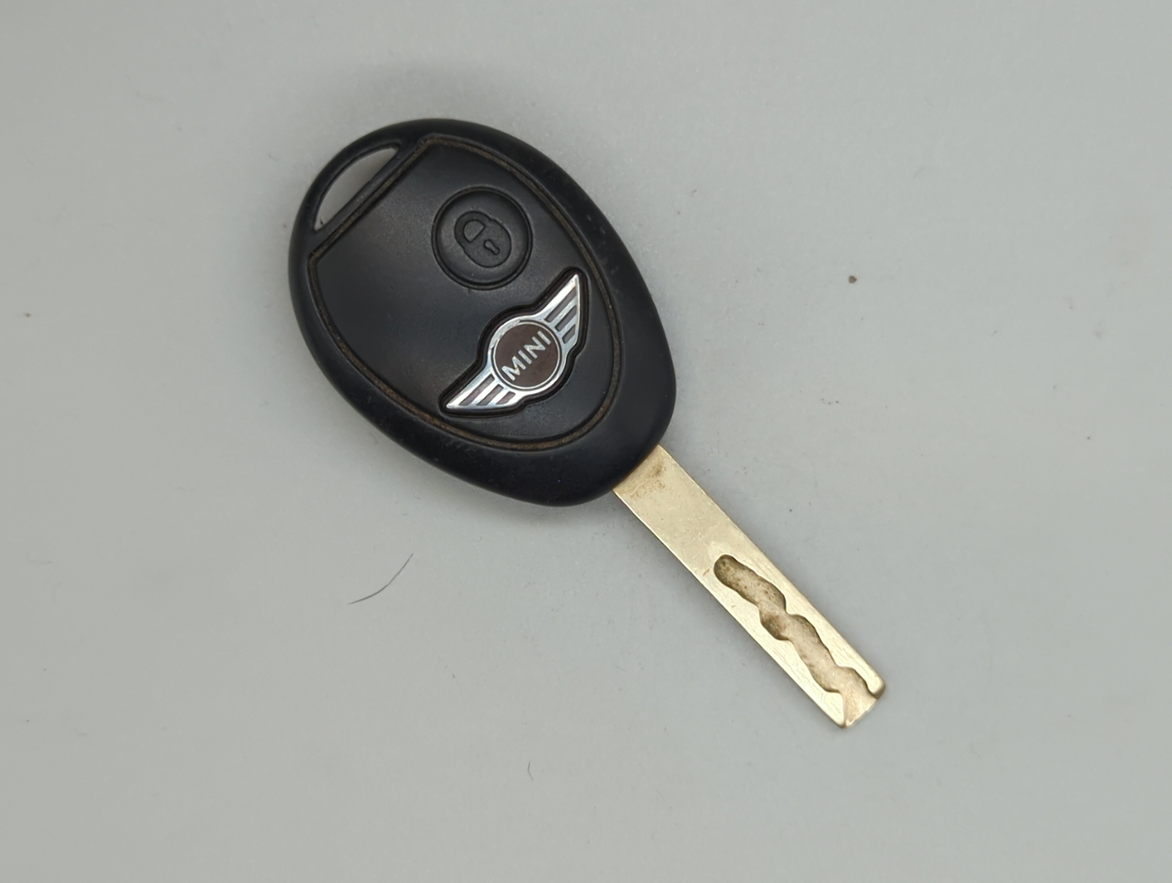 Mini Cooper Keyless Entry Remote Fob CE0165 2 buttons - Oemusedautoparts1.com