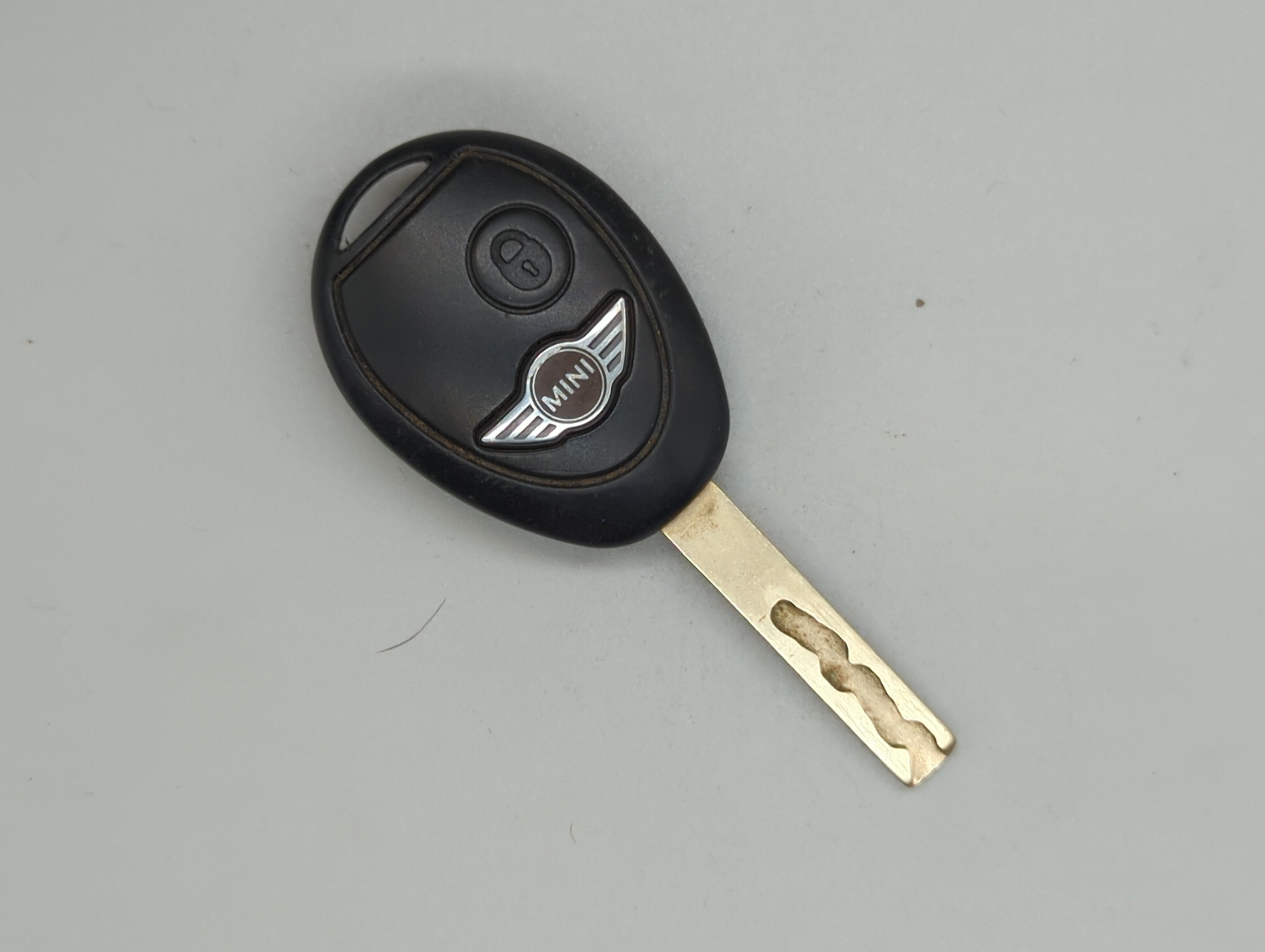 Mini Cooper Keyless Entry Remote Fob CE0165 2 buttons - Oemusedautoparts1.com