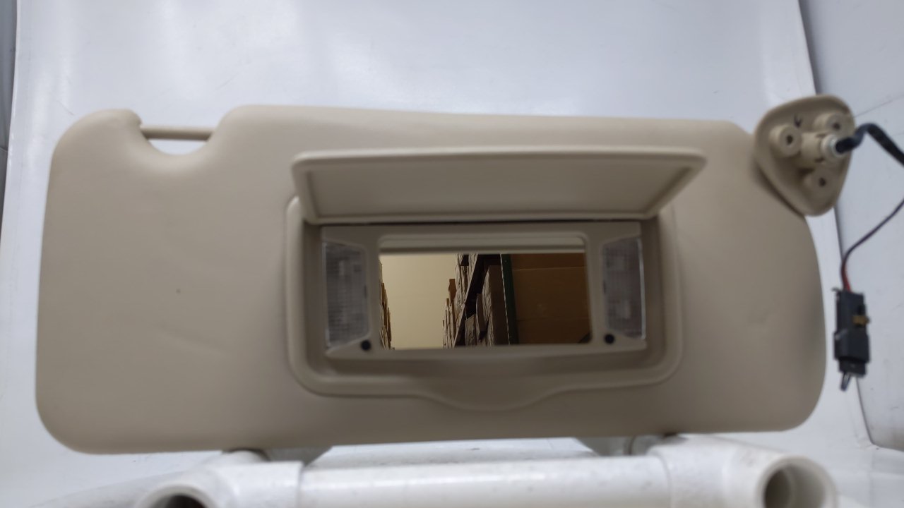 2003 Cadillac Cts Sun Visor Shade Replacement Passenger Right Mirror Fits OEM Used Auto Parts - Oemusedautoparts1.com