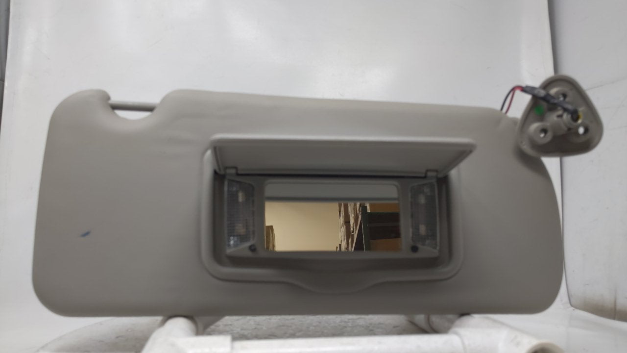 2003 Cadillac Cts Sun Visor Shade Replacement Passenger Right Mirror Fits OEM Used Auto Parts - Oemusedautoparts1.com