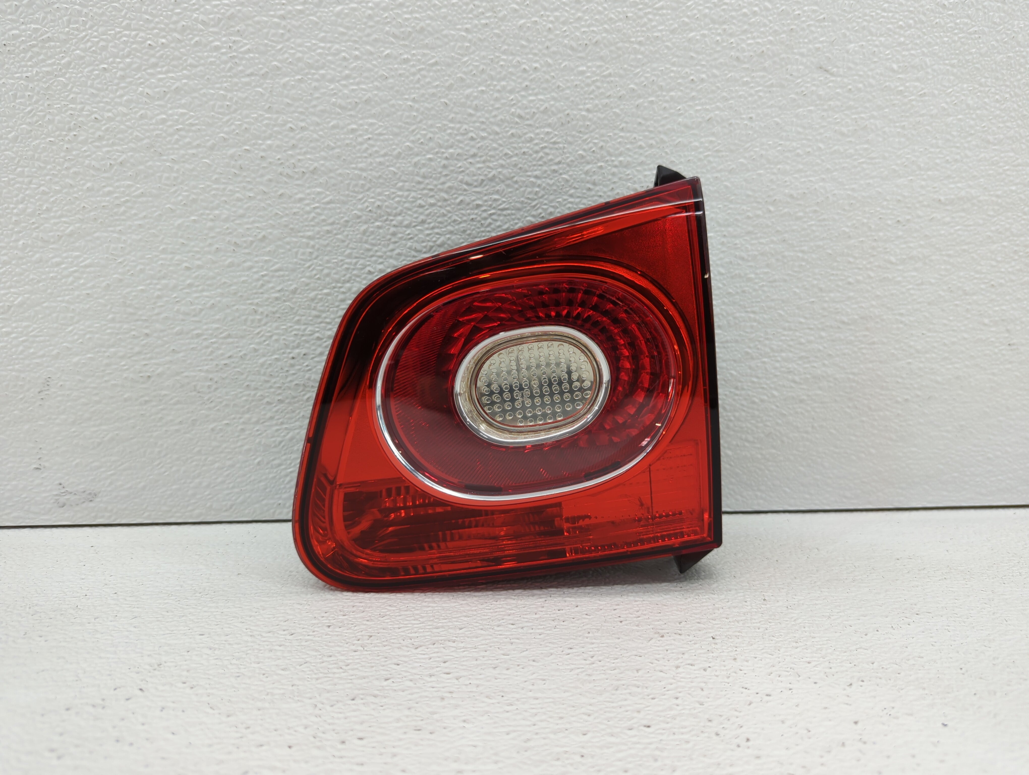 2009-2011 Volkswagen Tiguan Tail Light Assembly Passenger Right