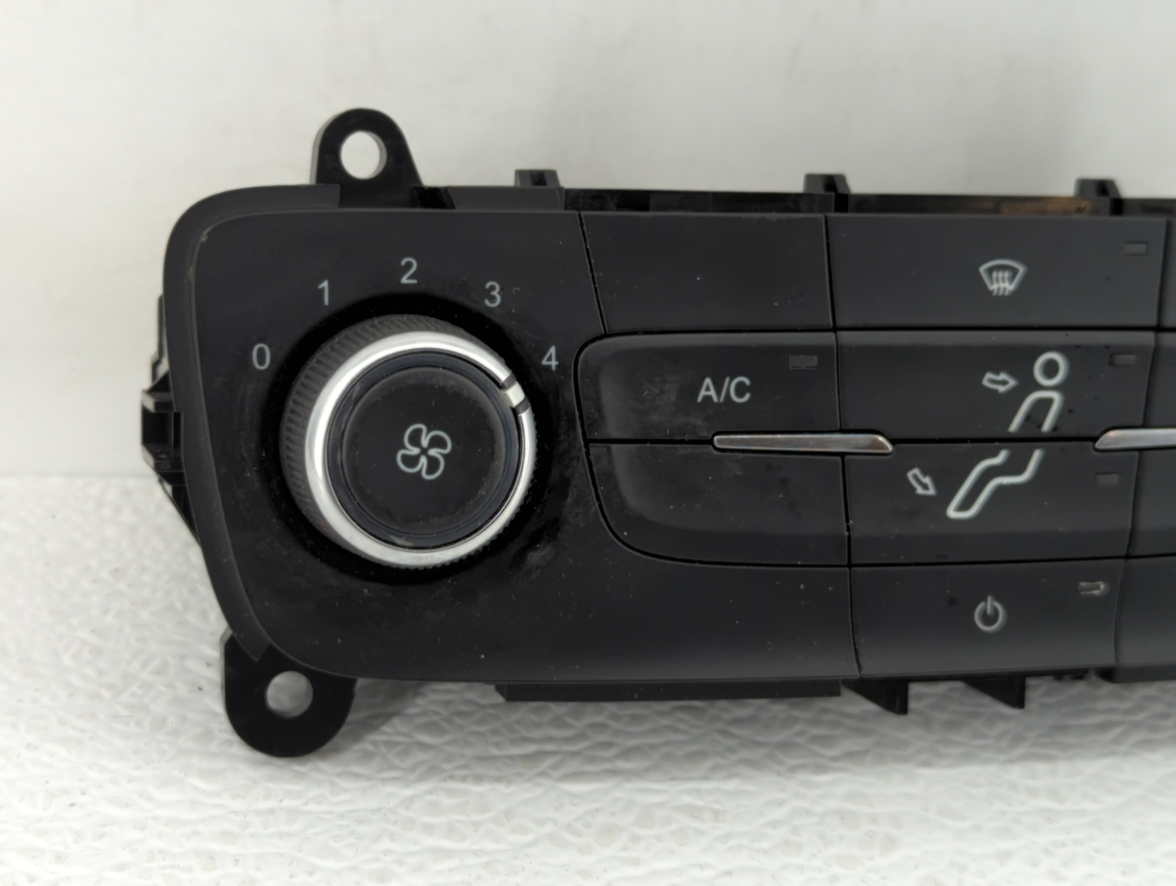 2015-2018 Ford Focus Climate Control Module Temperature AC/Heater Replacement P/N:F1ET-19980-JG F1ET-19980-JJ Fits OEM Used Auto Parts - Oemusedautoparts1.com