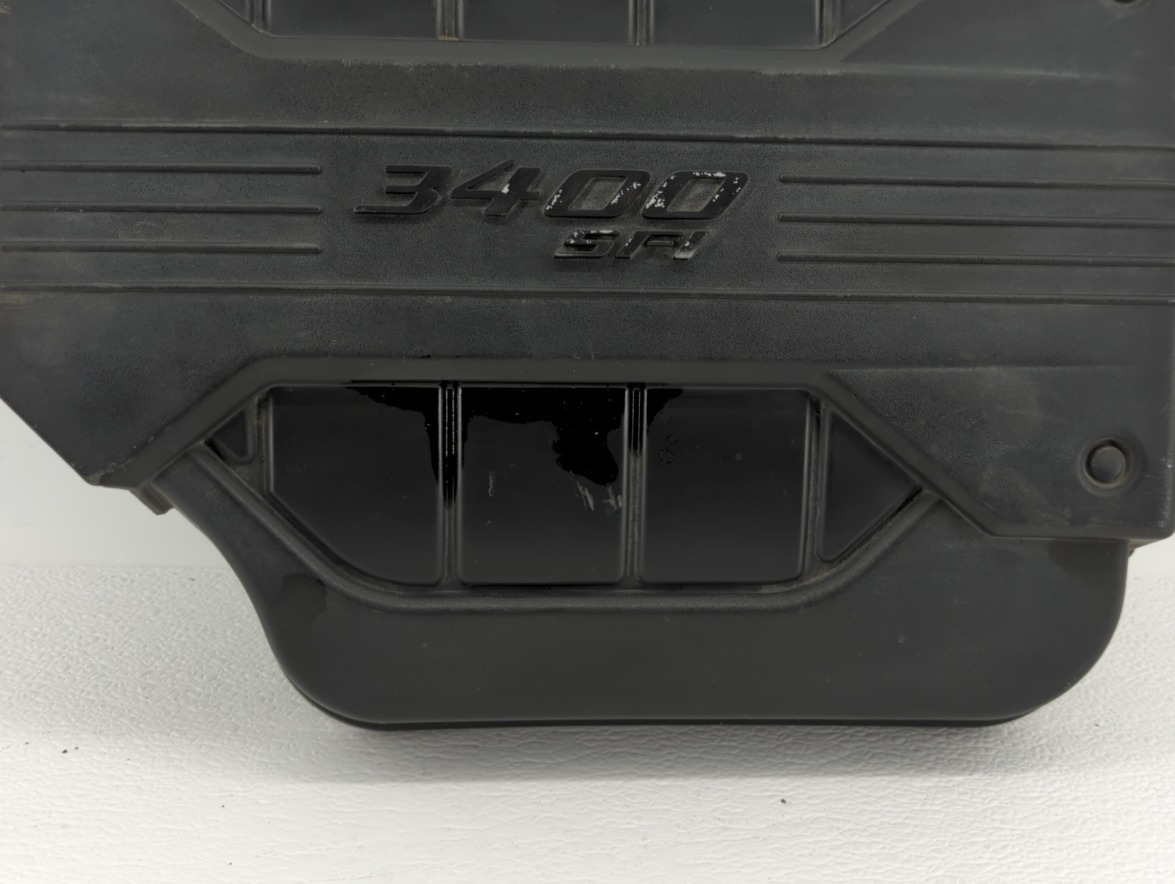 2005 Chevrolet Equinox Engine Cover - Oemusedautoparts1.com