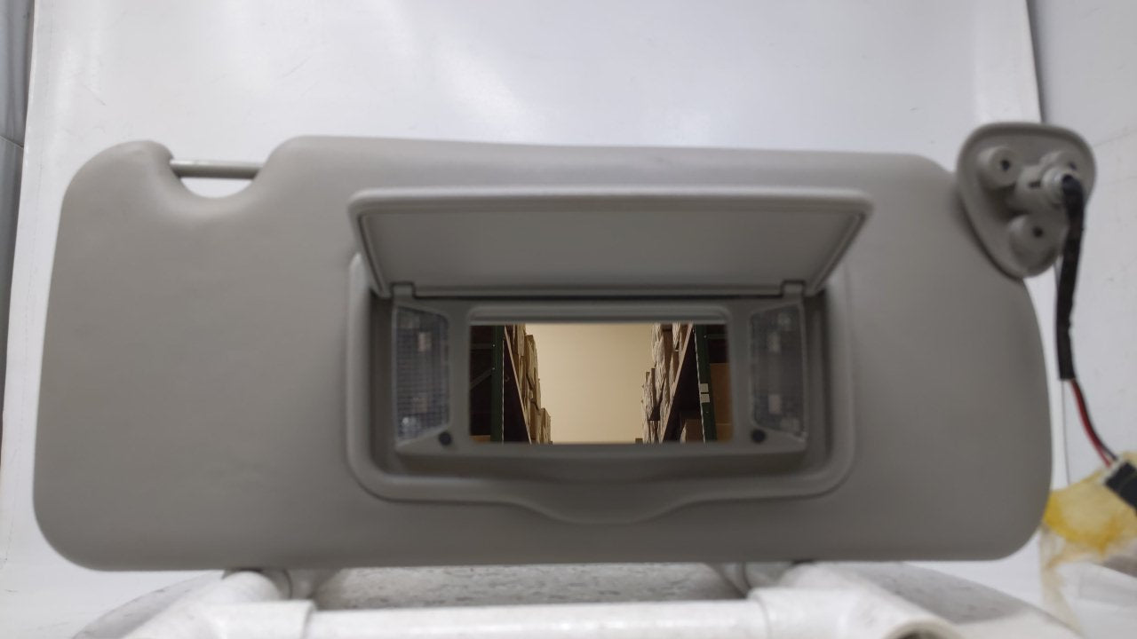 2004 Cadillac Srx Sun Visor Shade Replacement Passenger Right Mirror Fits OEM Used Auto Parts - Oemusedautoparts1.com