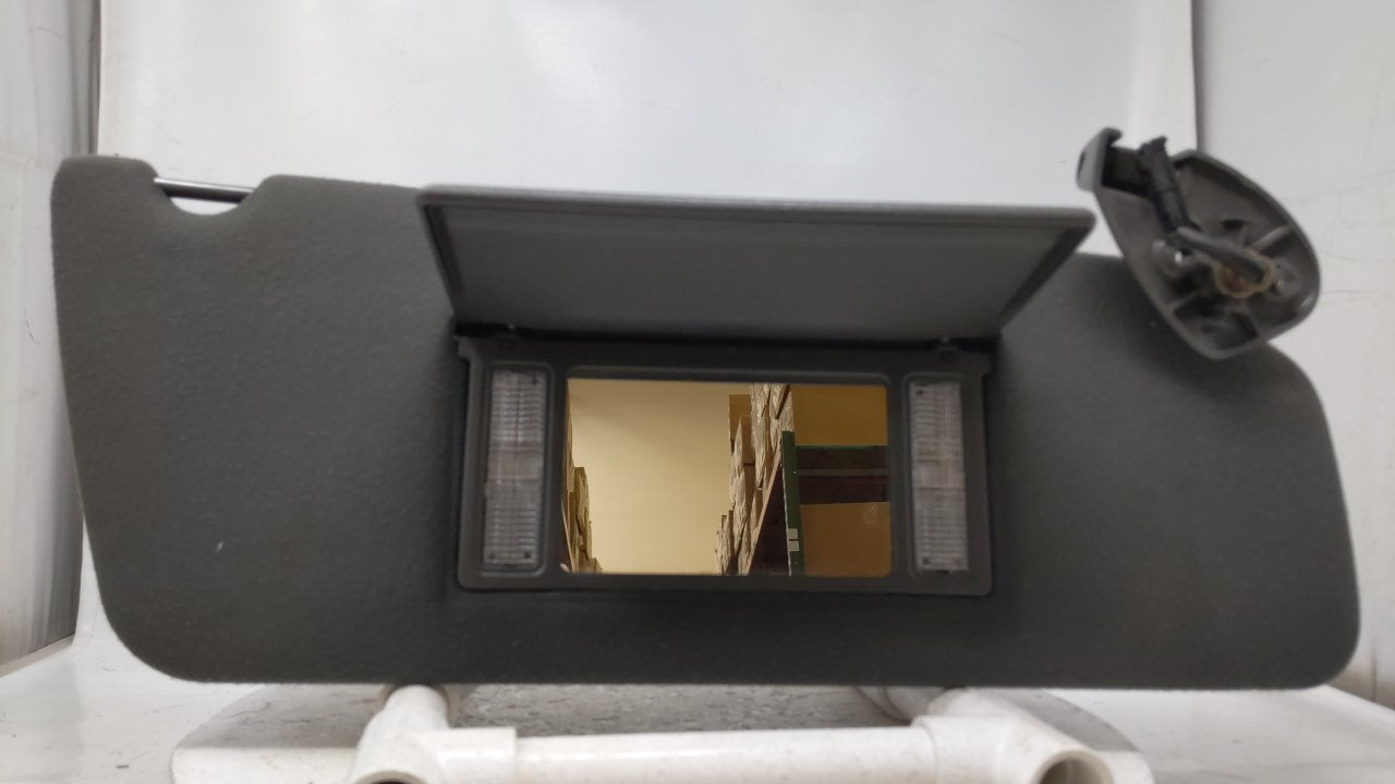 2000 Ford Expedition Sun Visor Shade Replacement Passenger Right Mirror Fits OEM Used Auto Parts - Oemusedautoparts1.com