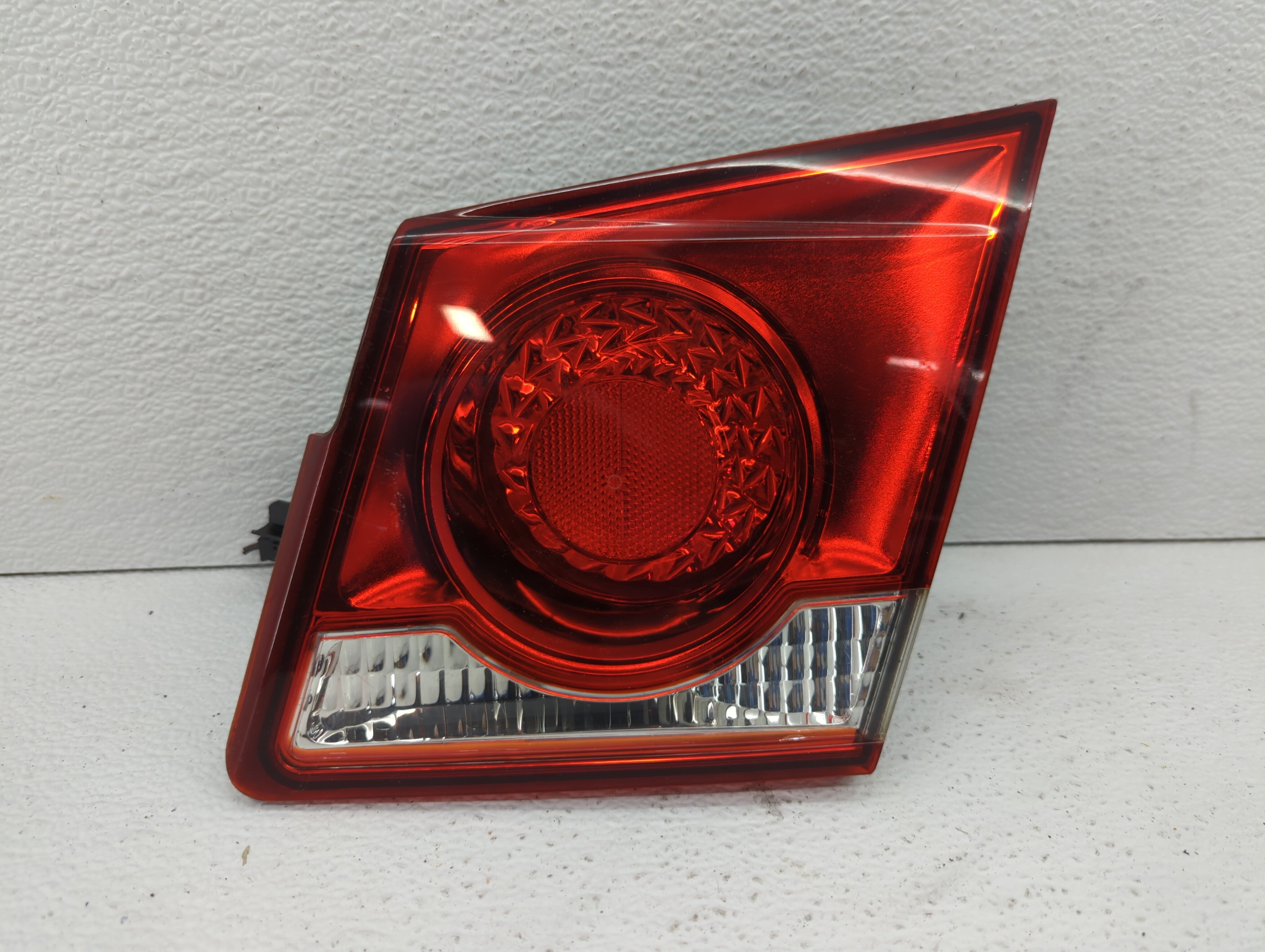 2011-2016 Chevrolet Cruze Tail Light Assembly Passenger Right OEM P/N:3057KLCP 2T 11 1P GM Fits 2011 2012 2013 2014 2015 2016 OEM Used Auto Parts - Oemusedautoparts1.com