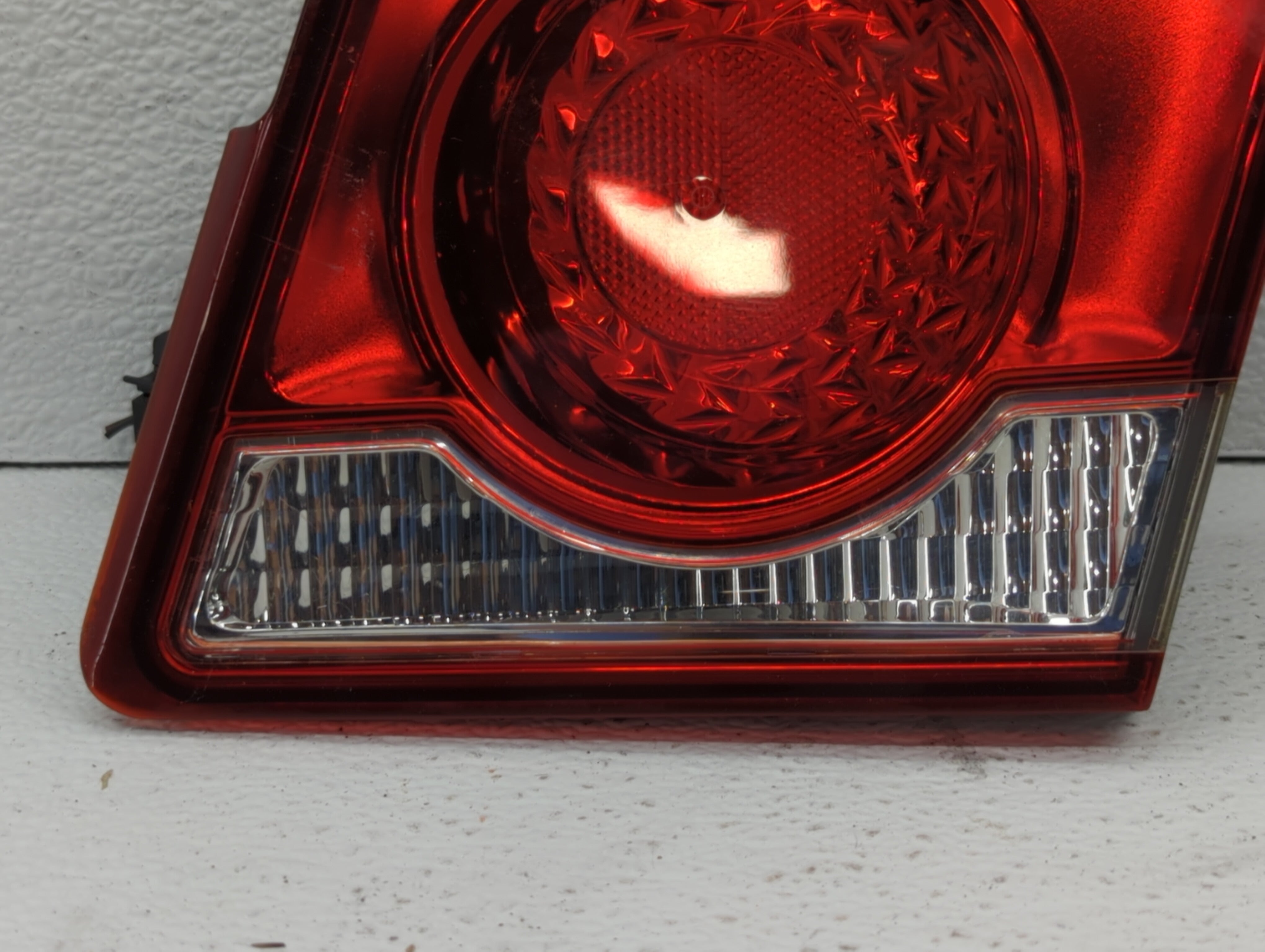 2011-2016 Chevrolet Cruze Tail Light Assembly Passenger Right OEM P/N:3057KLCP 2T 11 1P GM Fits 2011 2012 2013 2014 2015 2016 OEM Used Auto Parts - Oemusedautoparts1.com