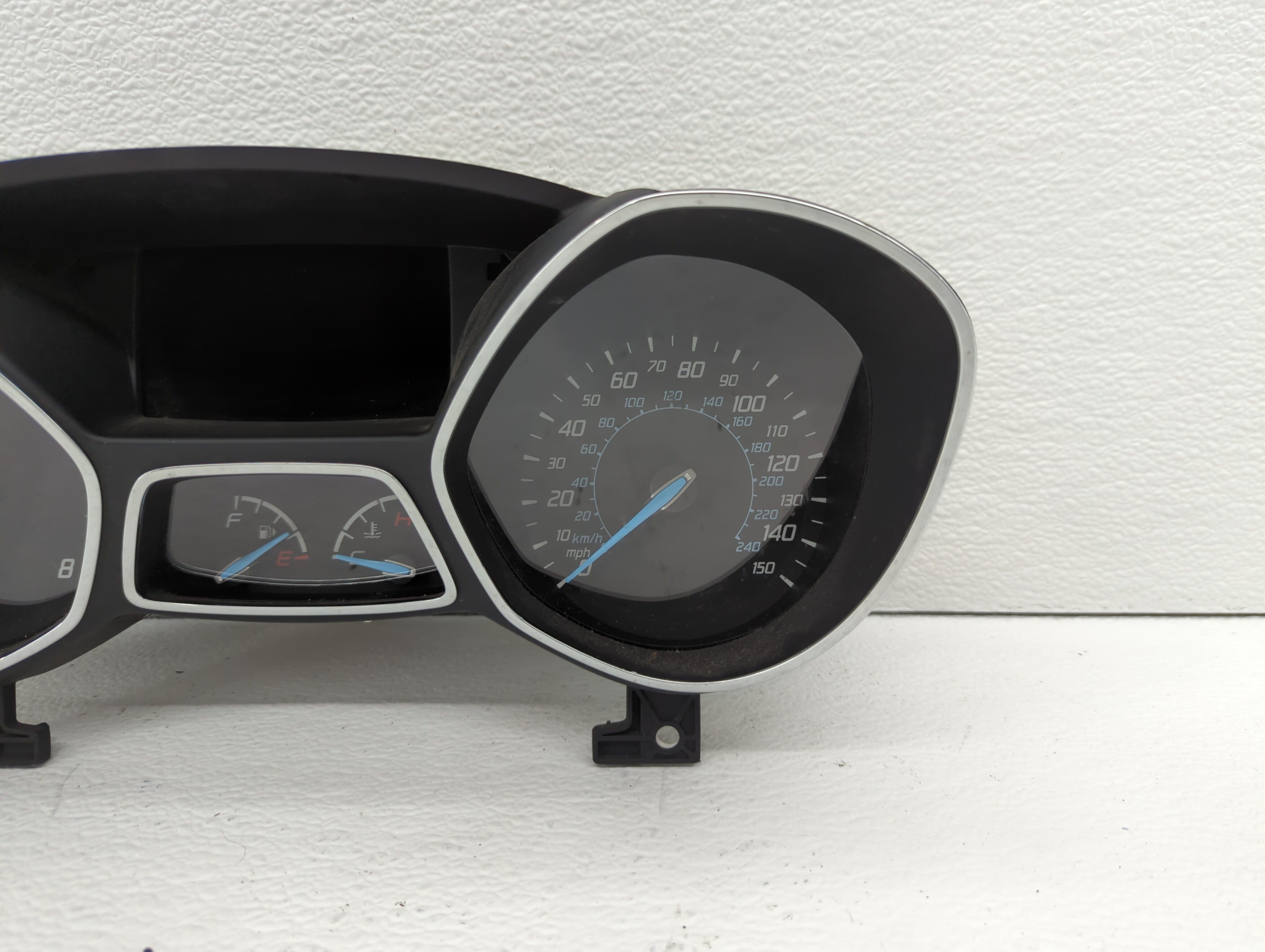 2013-2014 Ford Escape Instrument Cluster Speedometer Gauges P/N:DJ5T-10849-TD DJ5T-10849-TH Fits 2013 2014 OEM Used Auto Parts - Oemusedautoparts1.com