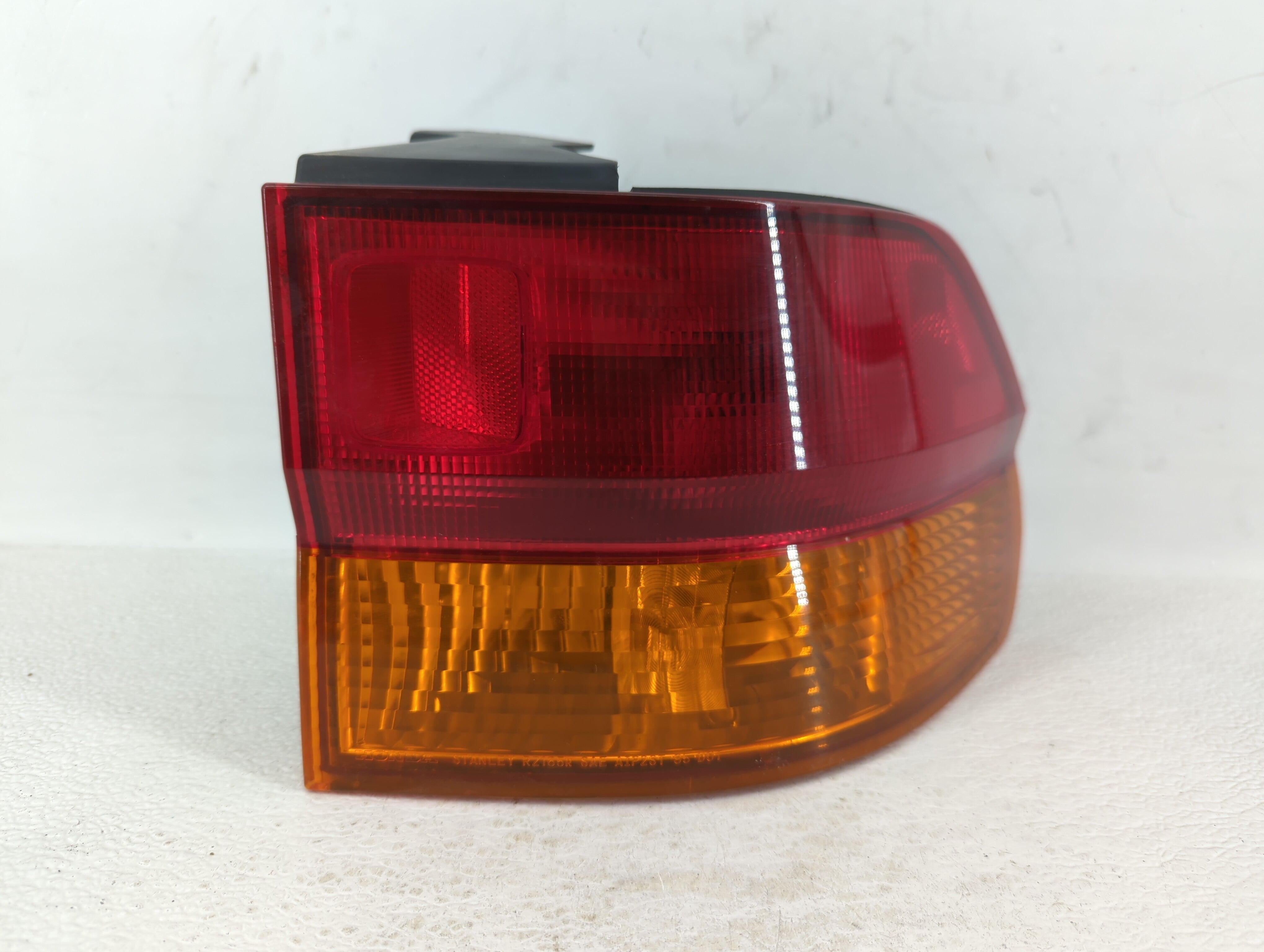 2002-2004 Honda Odyssey Tail Light Assembly Passenger Right OEM P/N:017440 Fits 2002 2003 2004 OEM Used Auto Parts - Oemusedautoparts1.com