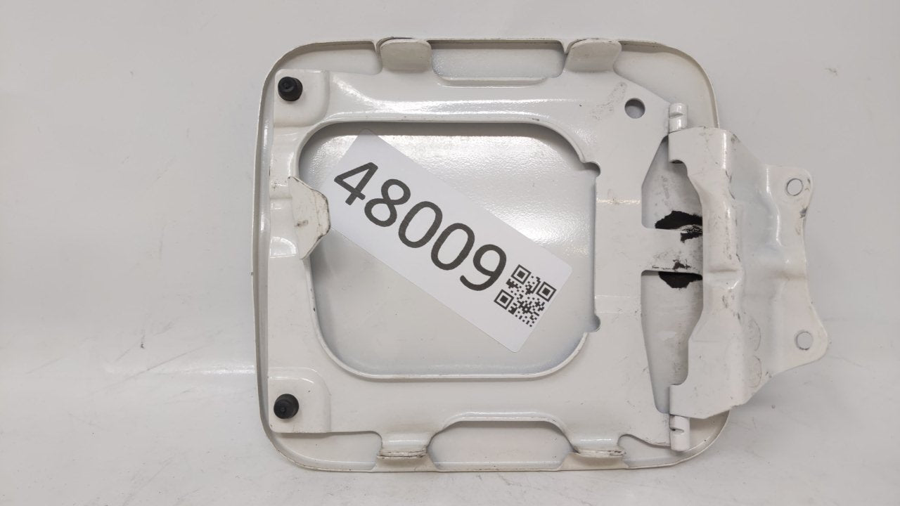 1996-1998 Mazda Mpv Fuel Tank Door Lid Gas Tank White - Oemusedautoparts1.com